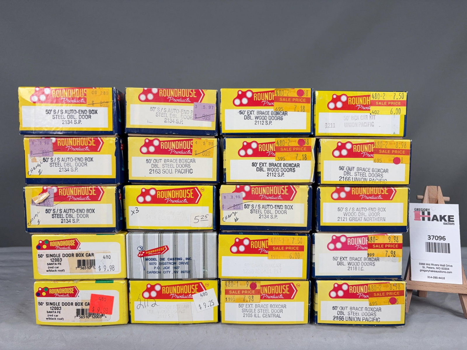 20 Roundhouse Freight Cars w/OB.�: 20 Roundhouse Freight Cars w/OB.� Please see Photos for details. � Size 9x14x8
