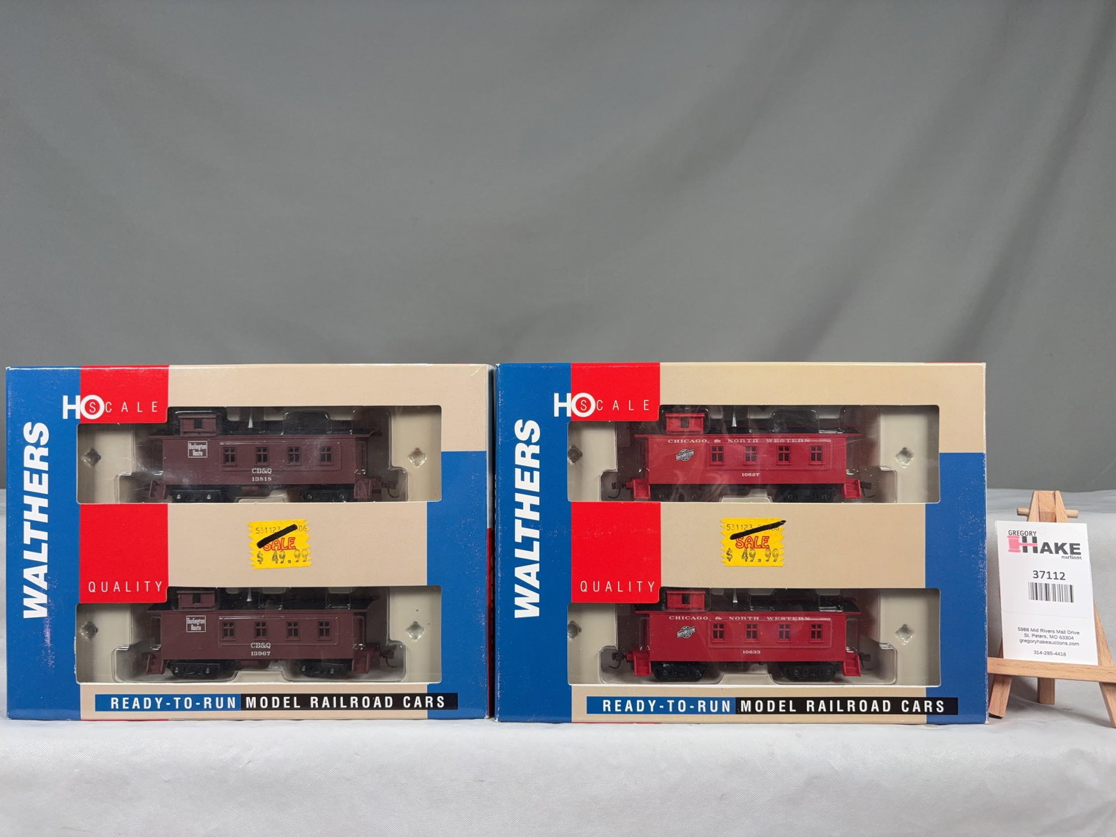 2 Walthers 4-Window Caboose 2-Packs Chicago & North Western 932-27561, Burlington 932-27562 w/OB - 2
