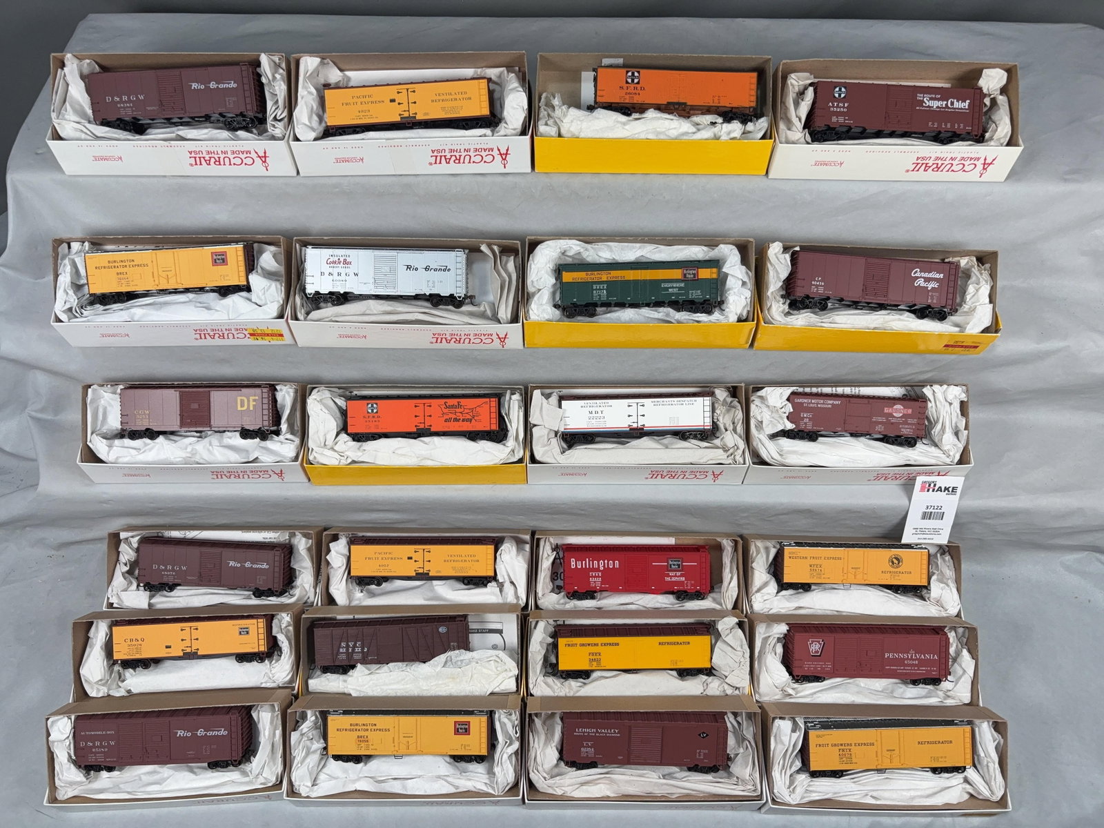 24 Accurail Freight Cars w/OB. - 2