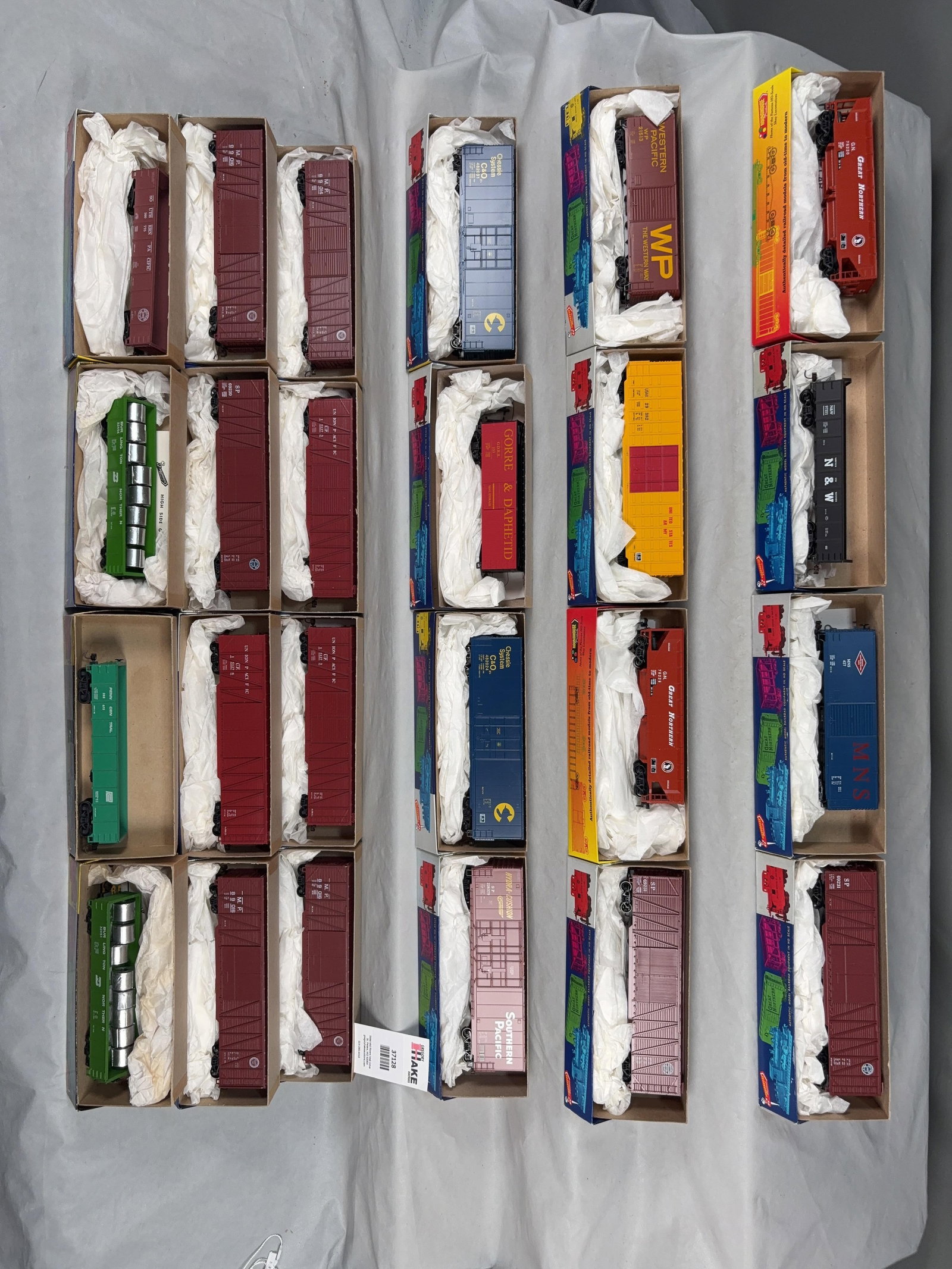24 Roundhouse Freight Cars w/OB.� - 2
