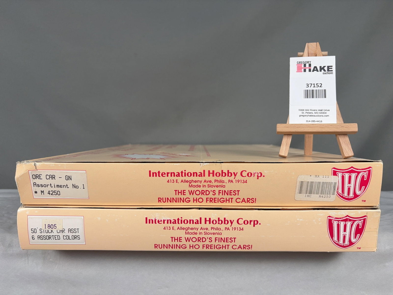 2 IHC Ore Car & Stock Car 12-Packs w/OB: 2 IHC Ore Car & Stock Car 12-Packs w/OB.� Please see Photos for details, C9. � Size 17x14x4