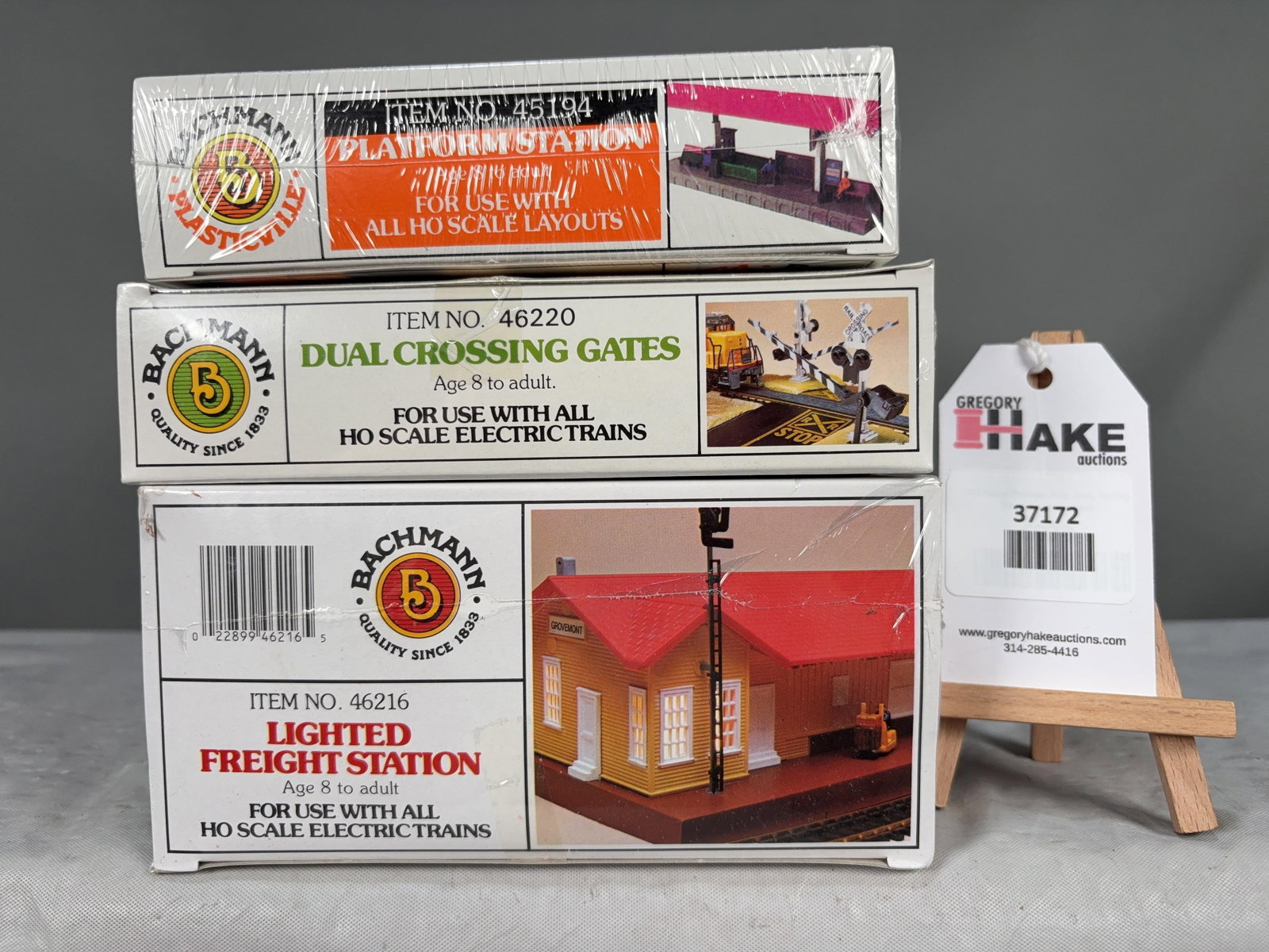 3 Bachmann Structure Kits w/OB: 3 Bachmann Structure Kits w/OB Platform Station 45194, Dual Crossing Lights 46220, Lighted Freight Station 46216, C9. � Size 10x7x7