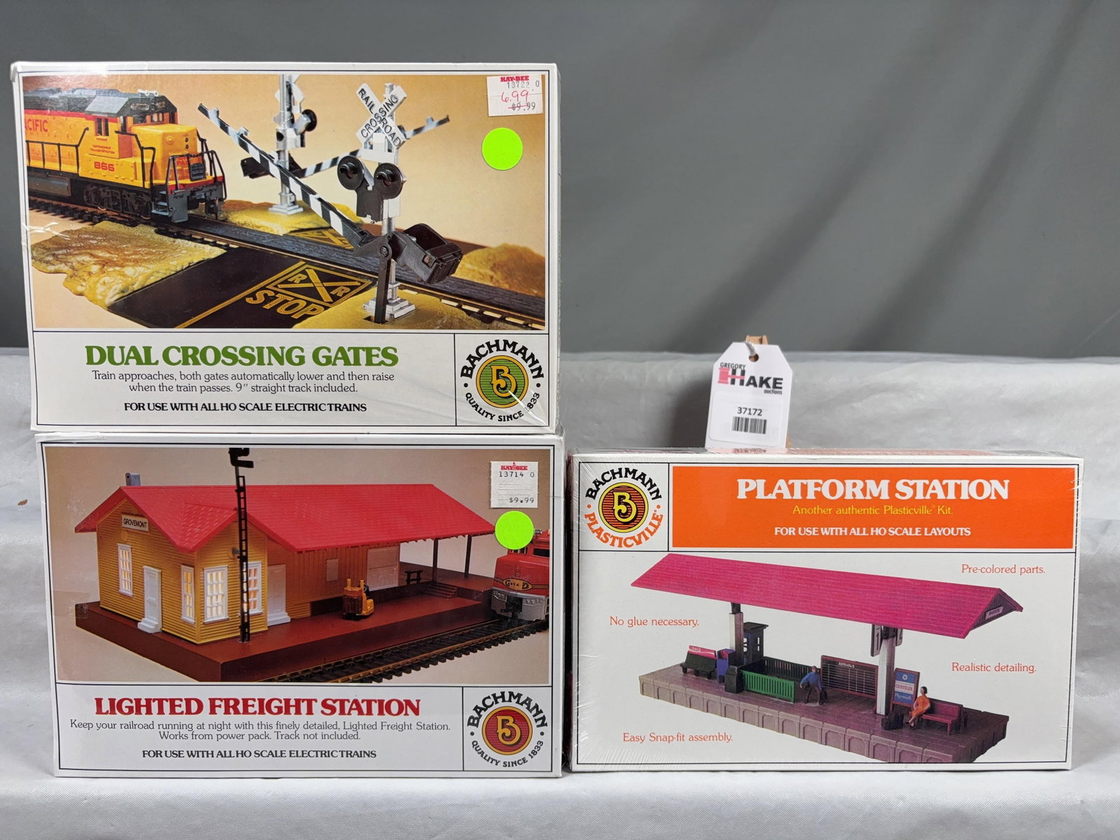 3 Bachmann Structure Kits w/OB - 2