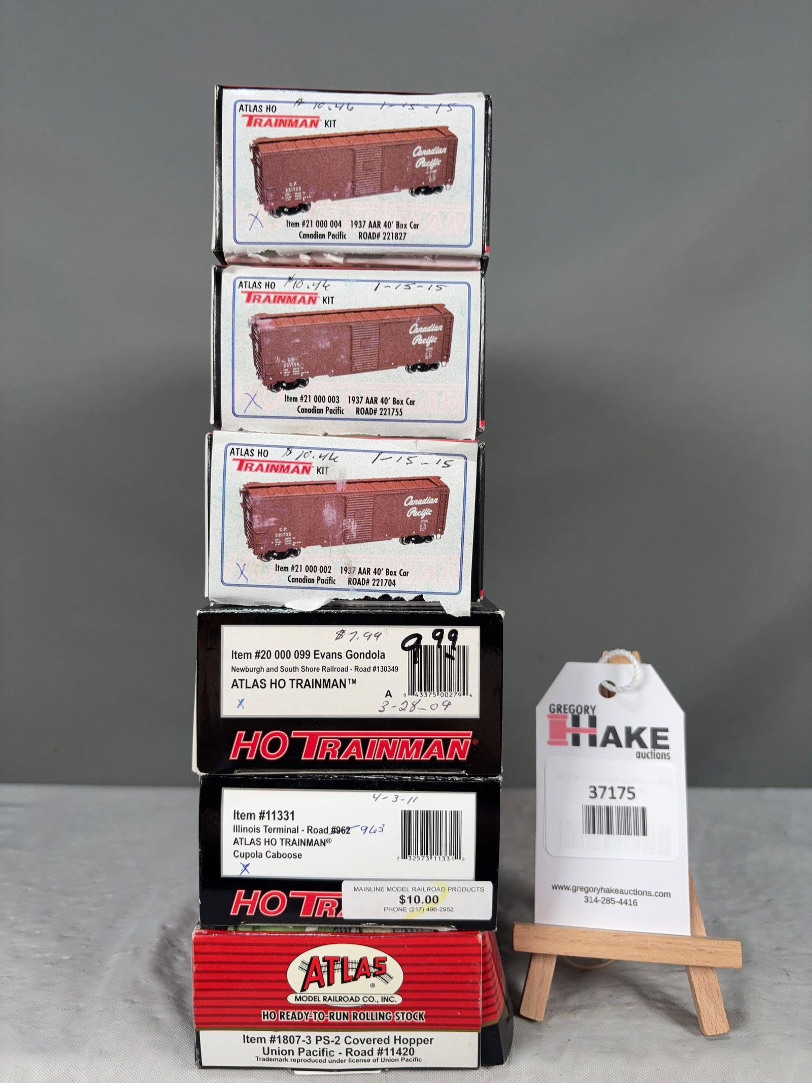 6 Atlas Freight Cars/Caboose w/OB: 6 Atlas Freight Cars/Caboose w/OB.� Please see Photos for details. � Size 11x4x12