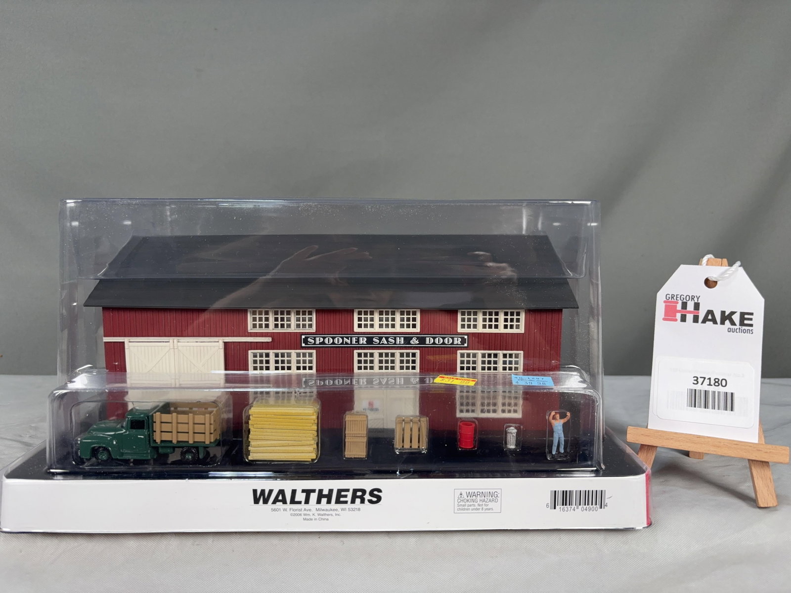 Walthers Cornerstone Series Built-Ups Spooner Sash & Door Company 933-2847 in Original Packaging: Walthers Cornerstone Series Built-Ups Spooner Sash & Door Company 933-2847 in Original Packaging, C9. � Size 8x12x6