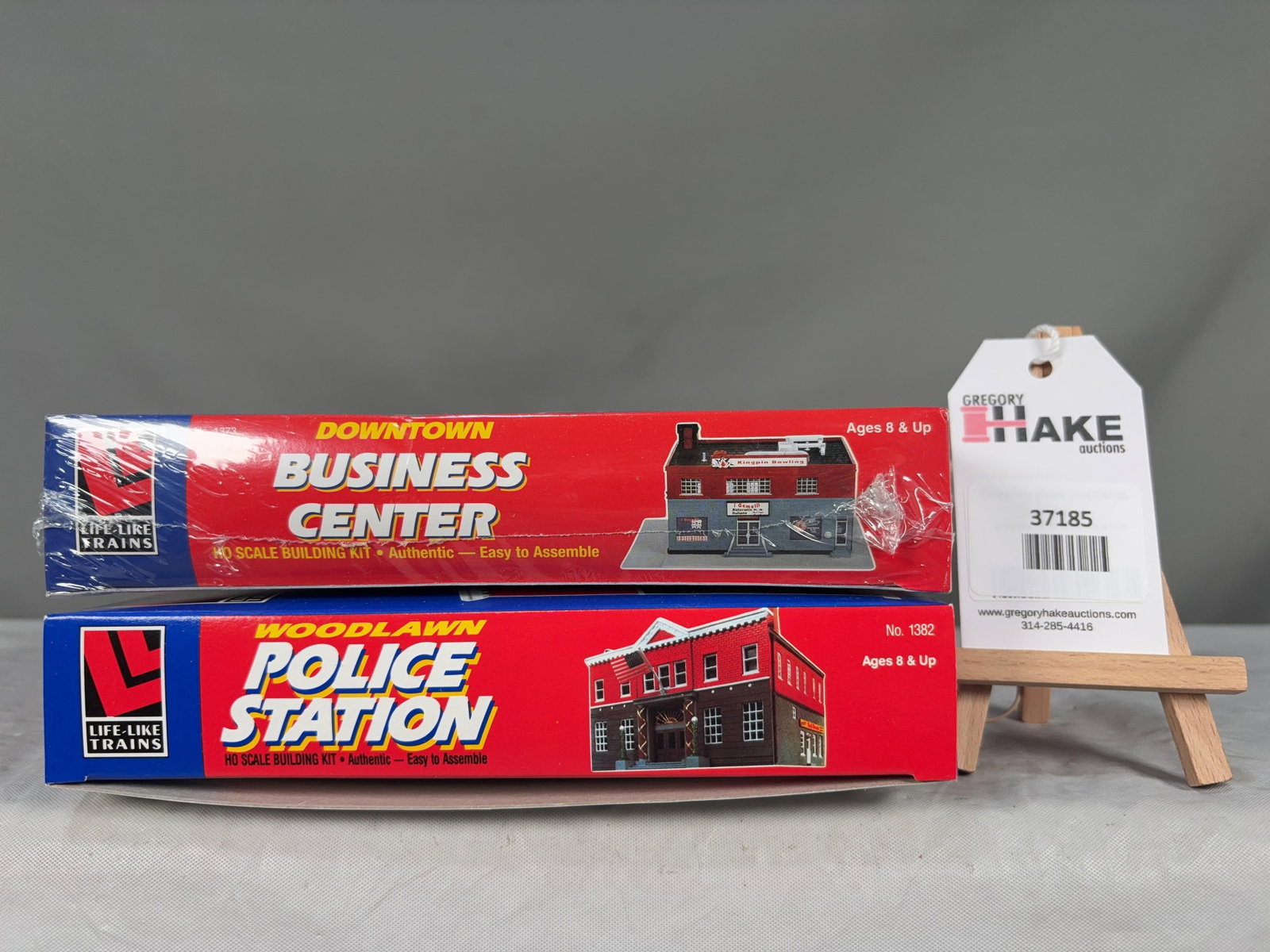 2 Life-Like Trains Building Structure Kits w/OB: 2 Life-Like Trains Building Structure Kits w/OB. Downtown Business Center & Woodlawn Police Station 1382, C9. � Size 10x9x4