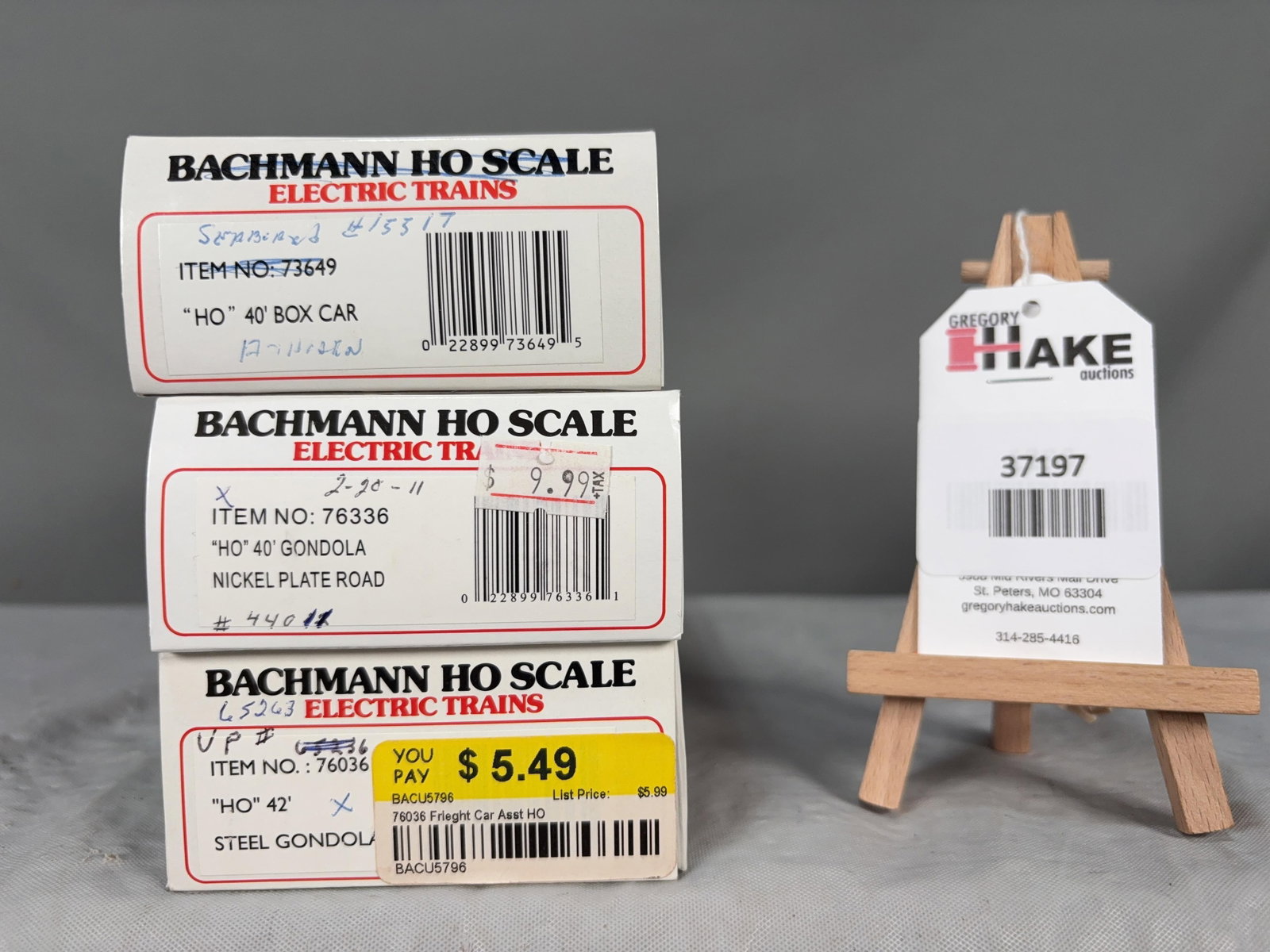 3 Bachmann Electric Trains w/OB Box Car & Gondolas: 3 Bachmann Electric Trains w/OB Box Car & Gondolas.� Please see Photos for details. � Size 8x4x5