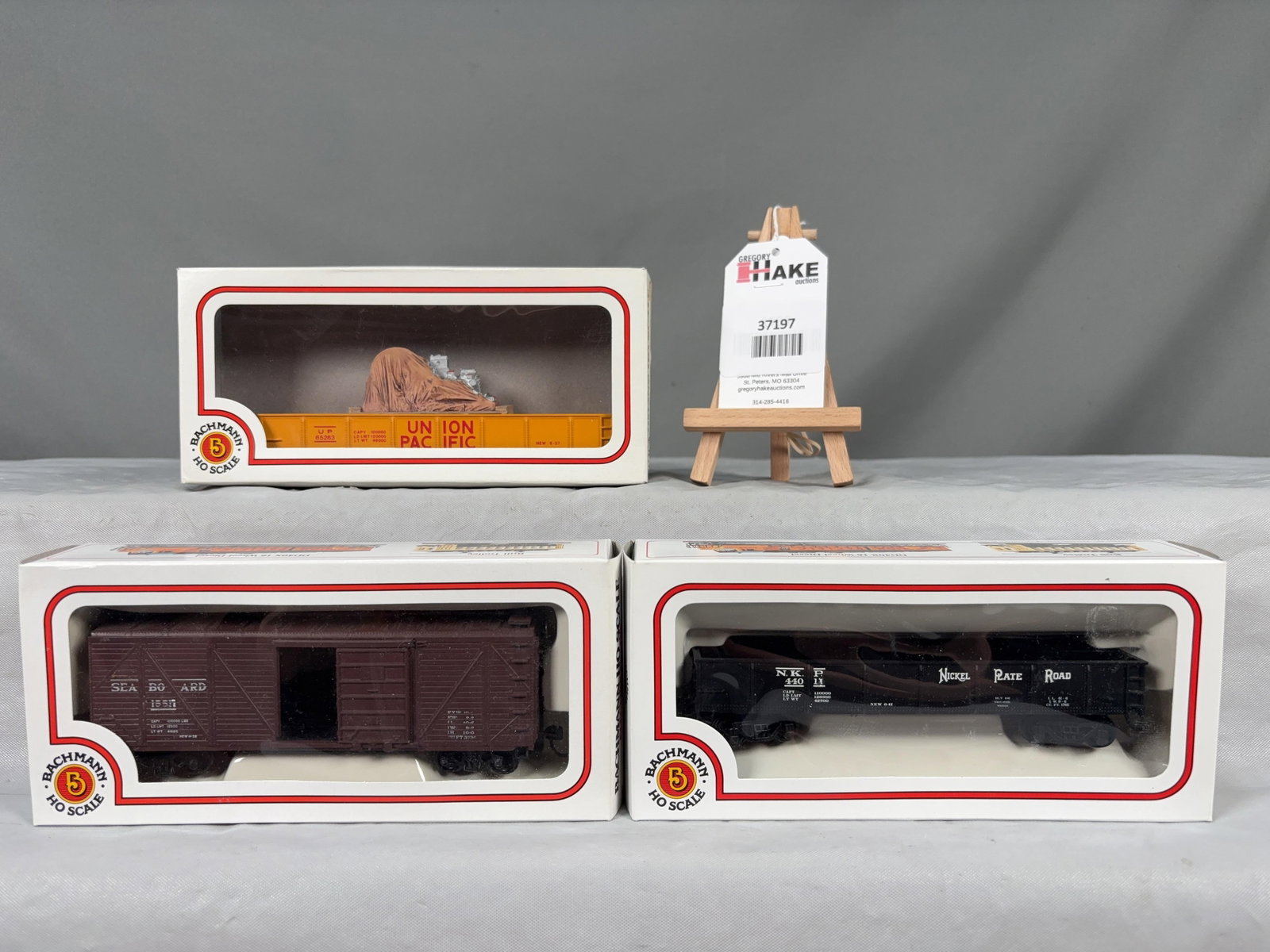 3 Bachmann Electric Trains w/OB Box Car & Gondolas - 2