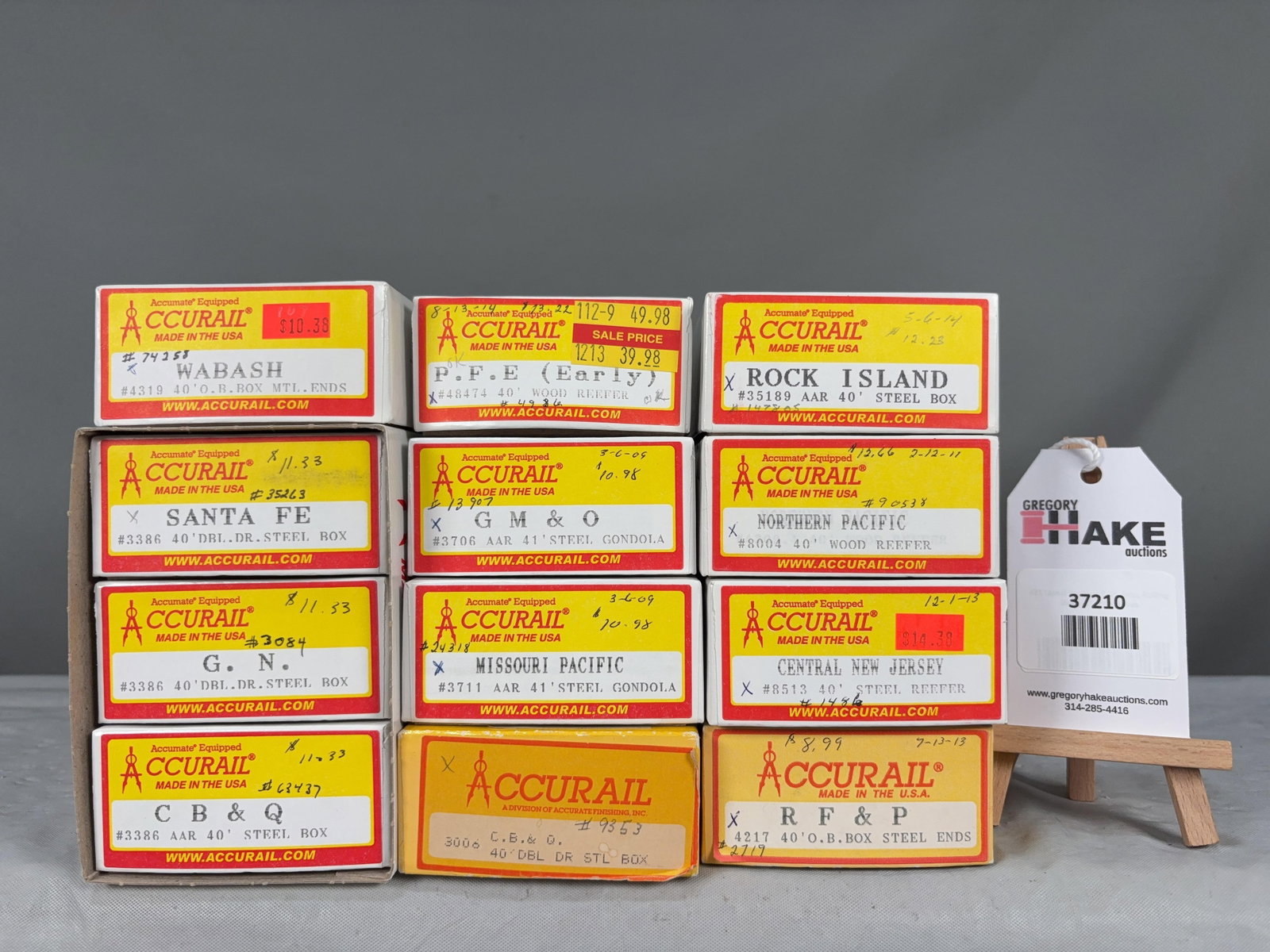 12 Accurail Freight Cars w/OB: 12 Accurail Freight Cars w/OB.�Please see photos for details. � Size 9x10x7