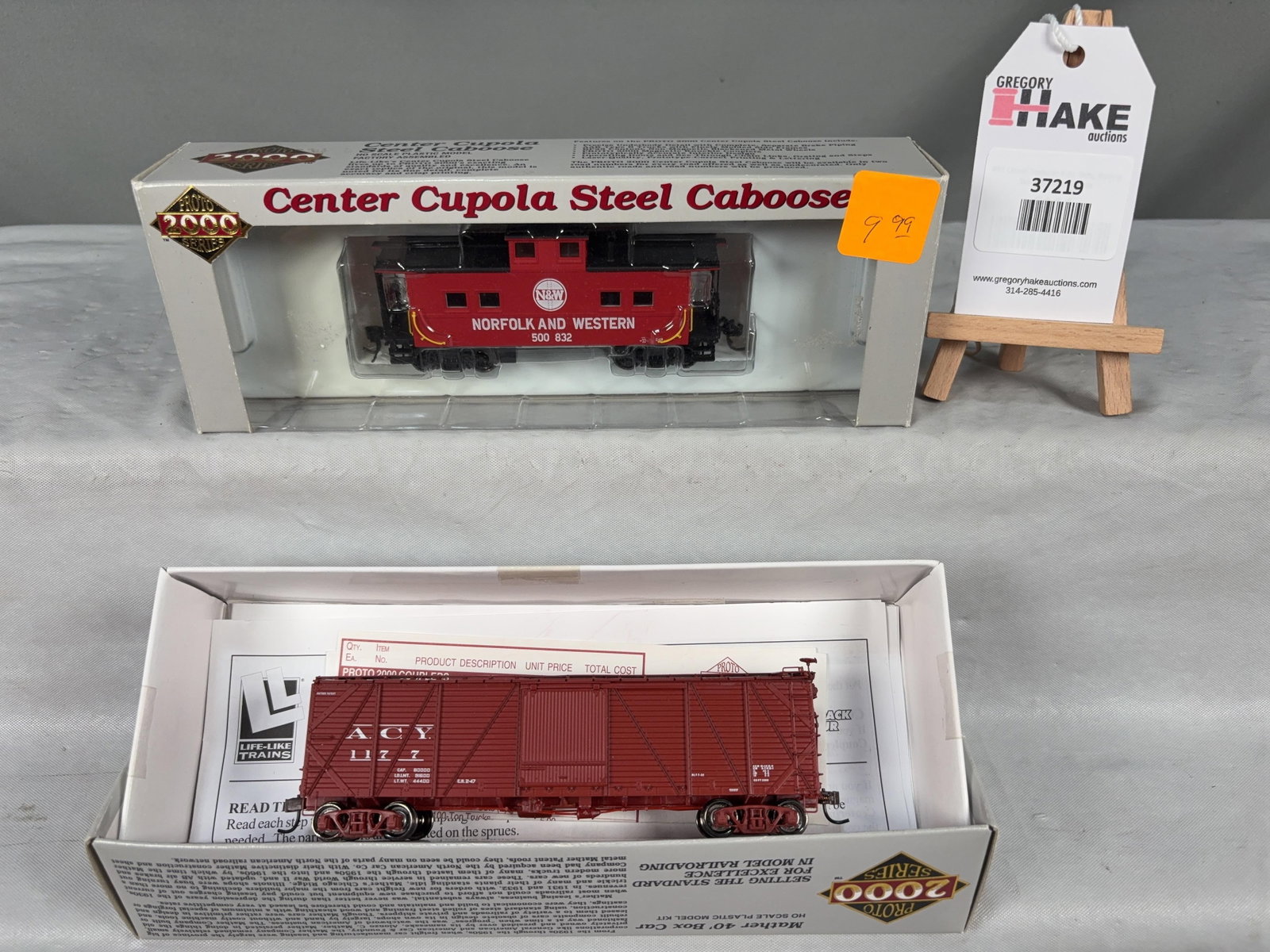 2 Proto 2000 Series w/OB 40' Box Car Kit 30867, Factory Assembled N&W Cupola Steel Caboose 8553 - 2