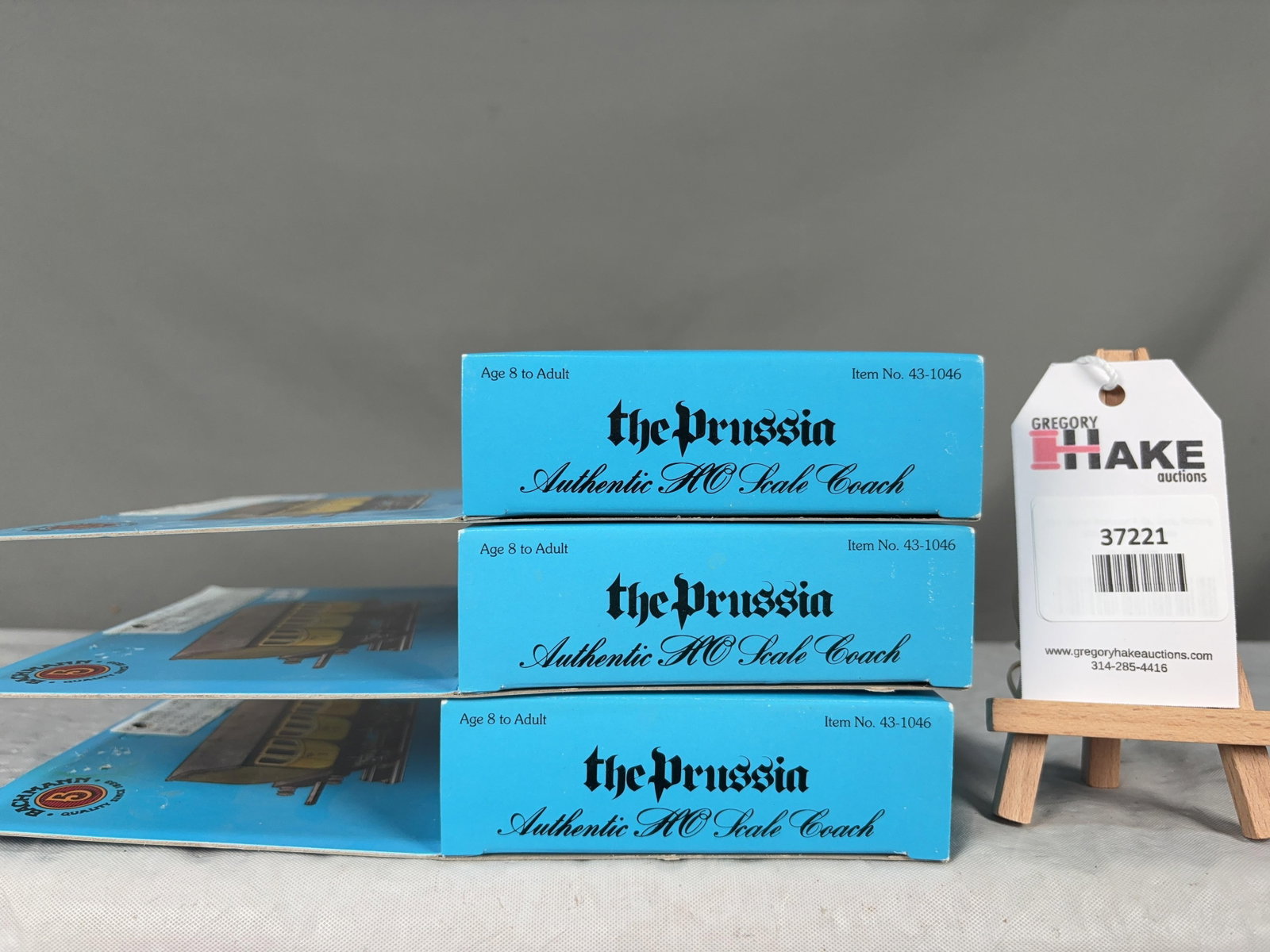 3 Bachmann "The Prussia" Authentic HO Coach 43-1046 w/OB Classic Collector Series: 3 Bachmann "The Prussia" Authentic HO Coach 43-1046 w/OB Classic Collector Series, C9. � Size 10x7x5