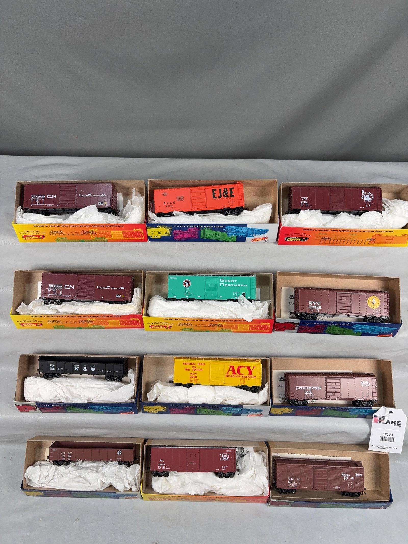 12 Roundhouse Freight Cars w/OB - 2