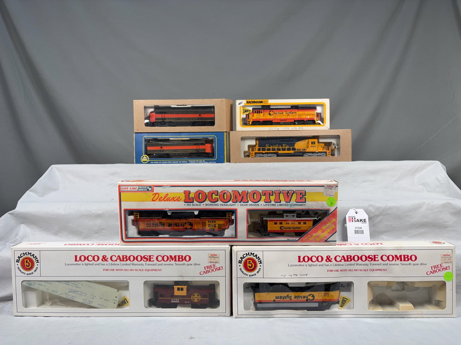 7 Miscellaneous Bachmann, Life-Like, AHM Locomotives/Caboose Sets w/OB - 2