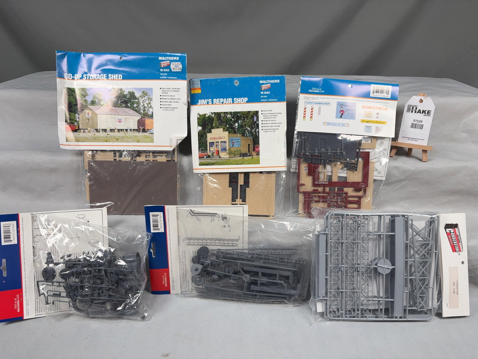 Miscellaneous Building Kits Walthers Cornerstone Series in Original Packaging: Miscellaneous Building Kits Walthers Cornerstone Series in Original Packaging, Storage Shed, Repair Shop Barber Shop, Conveyors.�Please see photos for details, C9. � Size 14x13x5