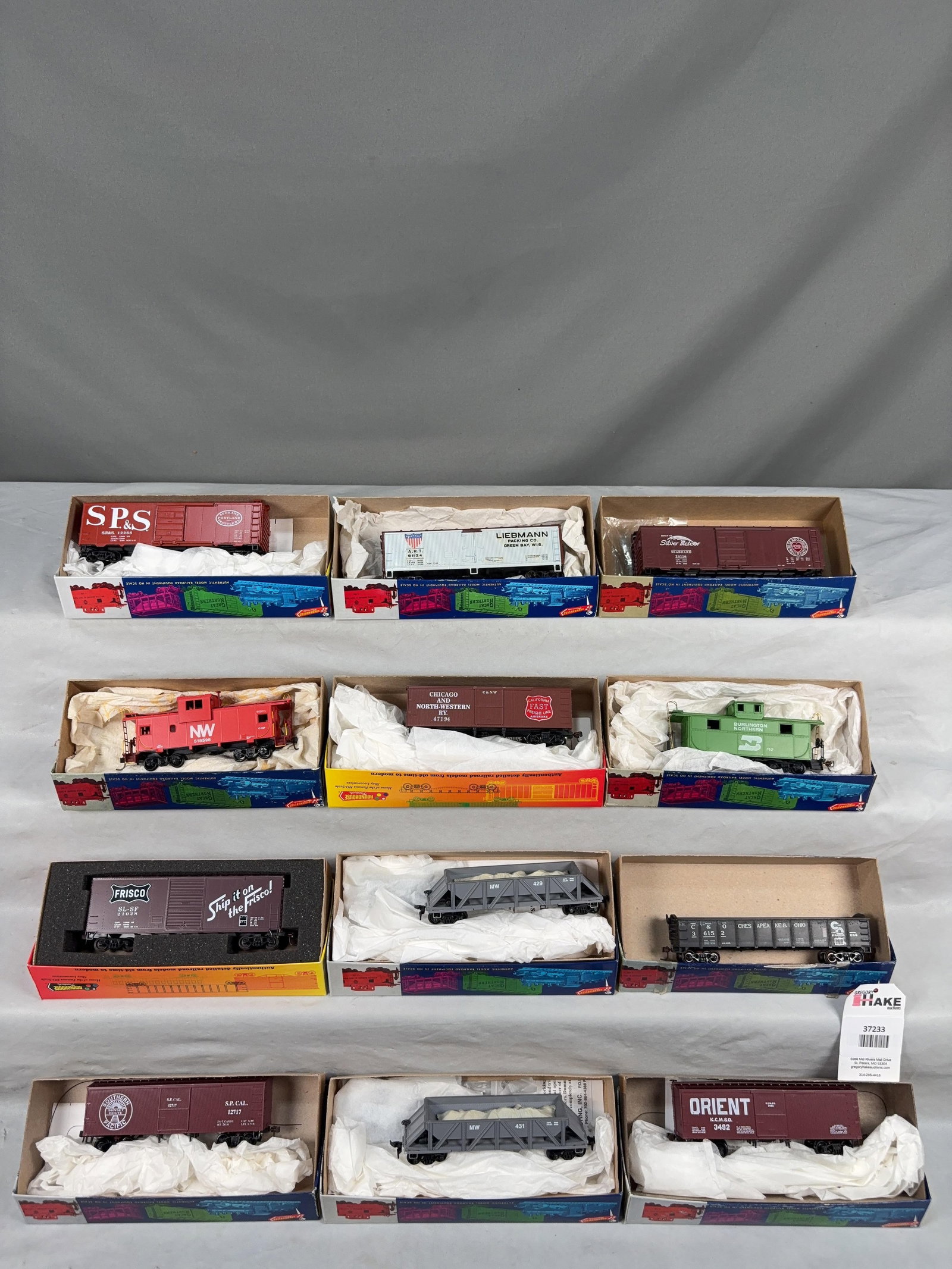 12 Roundhouse Freight Cars w/OB - 2