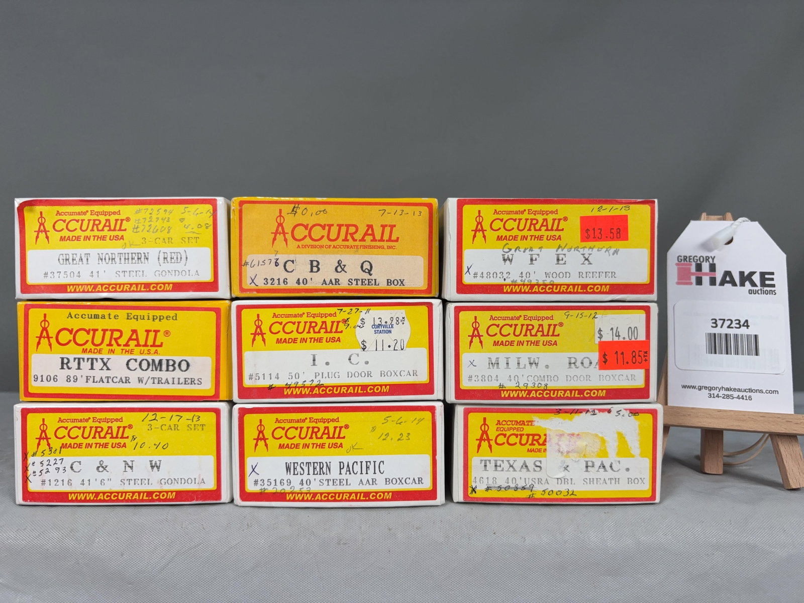 9 Accurail Freight Cars w/OB: 9�Accurail Freight Cars w/OB.�Please see photos for details. � Size 13x10x5