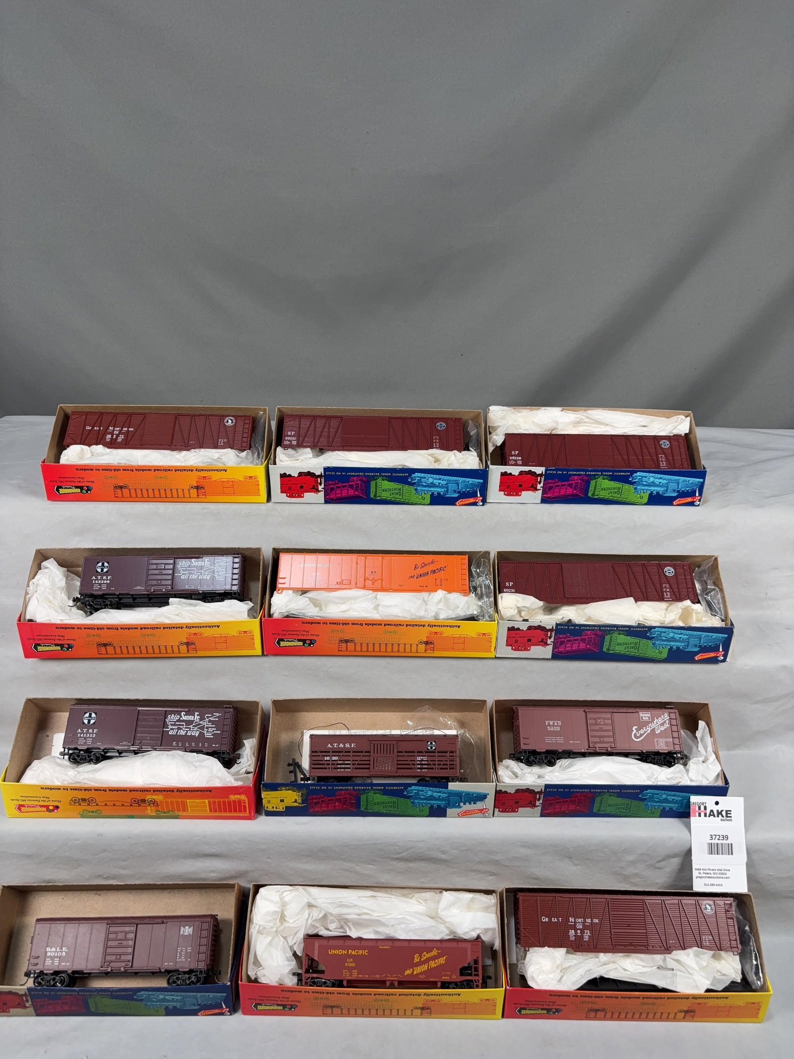 12 Roundhouse Freight Cars w/OB - 2