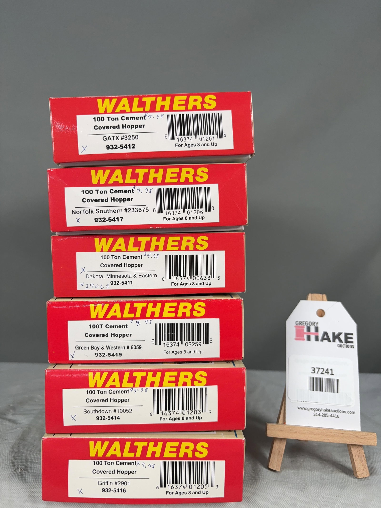 6 Walthers Covered Hoppers w/OB: 6 Walthers Covered Hoppers w/OB.�Please see photos for details. � Size 10x5x10