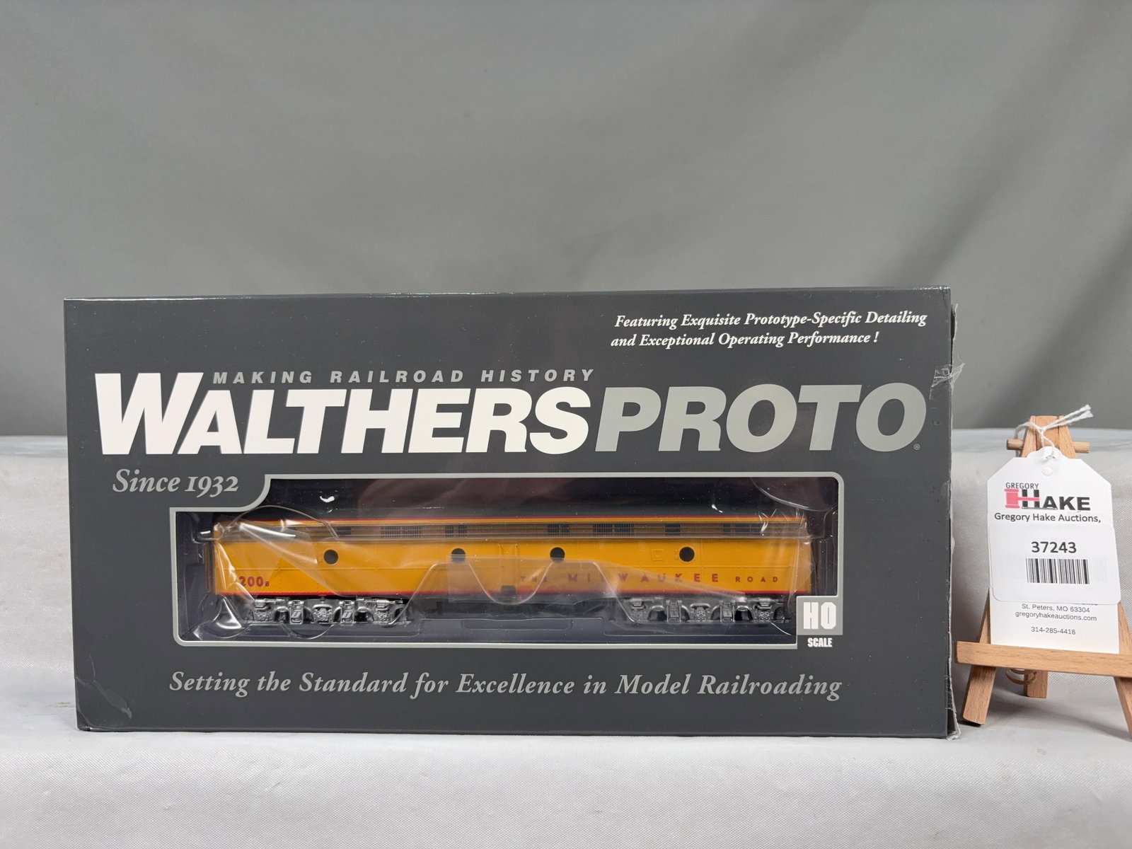 Walthers Proto EMD E9B Milwaukee Road Locomotive with Loksound and DCC 920-42950 w/OB - 2