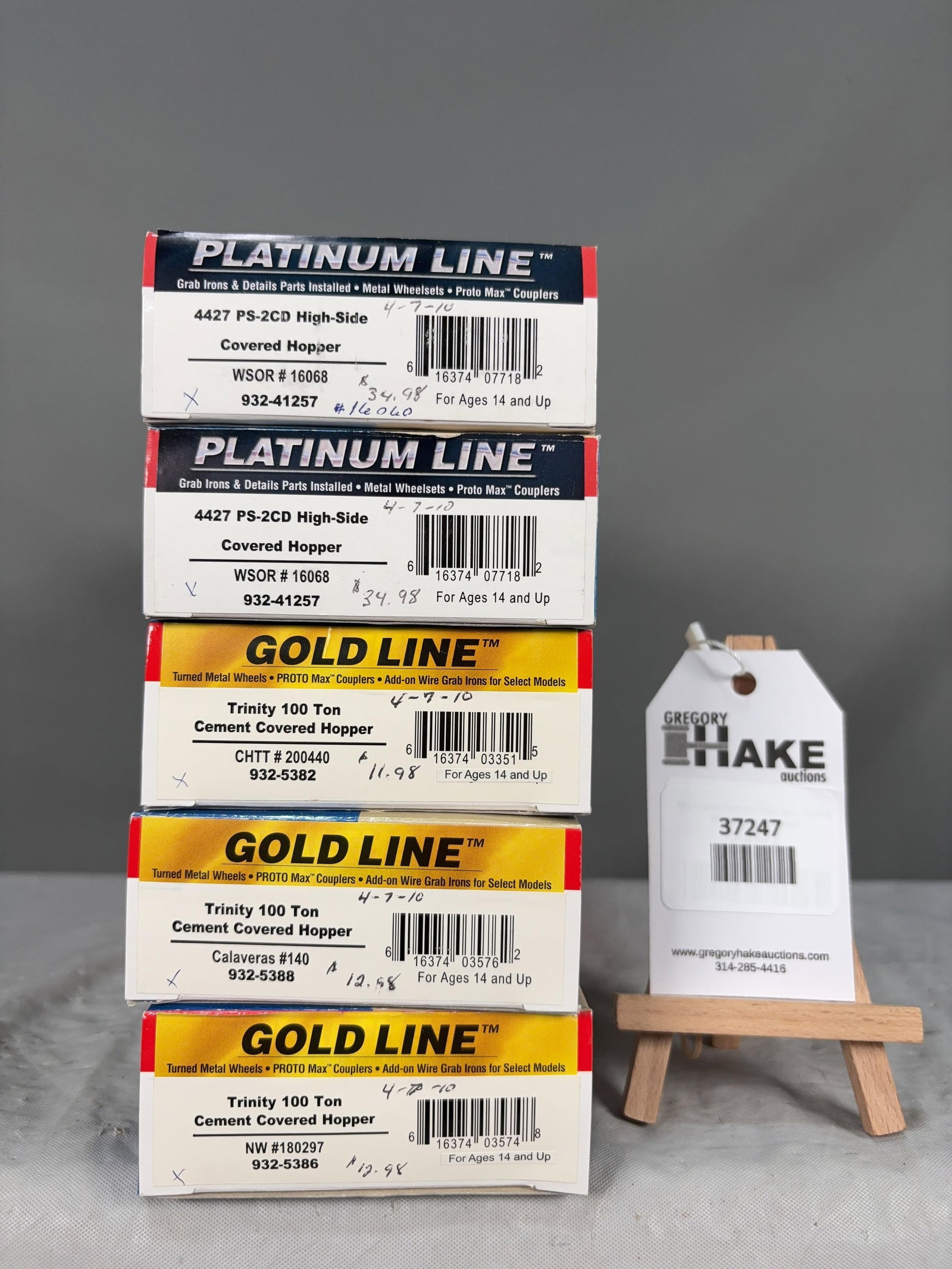5 Walthers Gold Line & Platinum Line Covered Hopper Cars w/OB: Walthers Gold Line & Platinum Line Covered Hopper Cars w/OB.�Please see photos for details. � Size 10x4x8