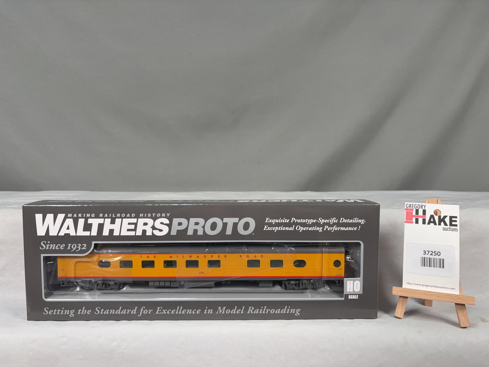 Walthers Proto Milwaukee Road Diner 920-9868 w/OB - 2