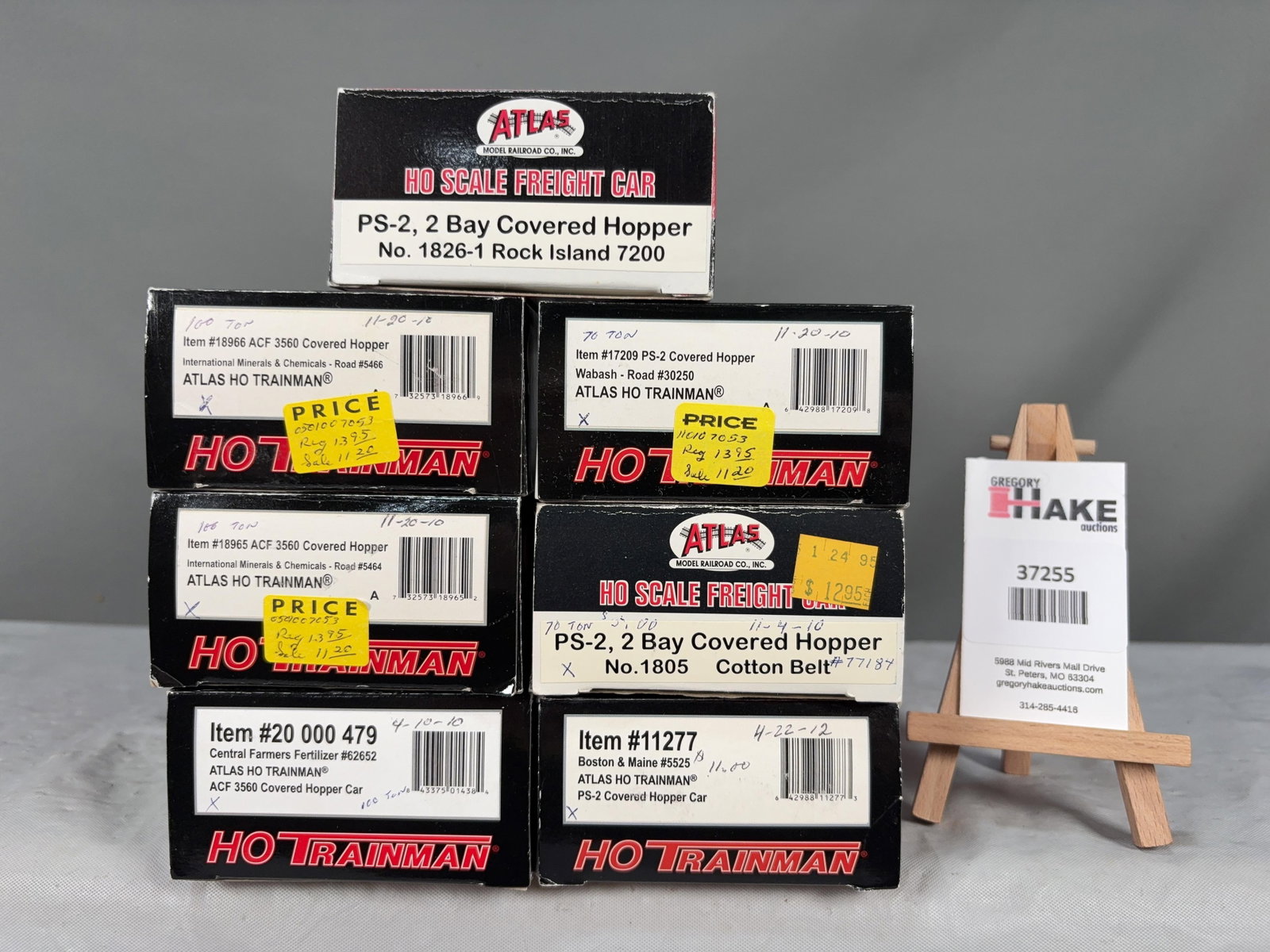 7 Atlas Trainman Covered Hoppers w/OB: 7 Atlas Trainman Covered Hoppers w/OB.�Please see photos for details. � Size 11x7x8