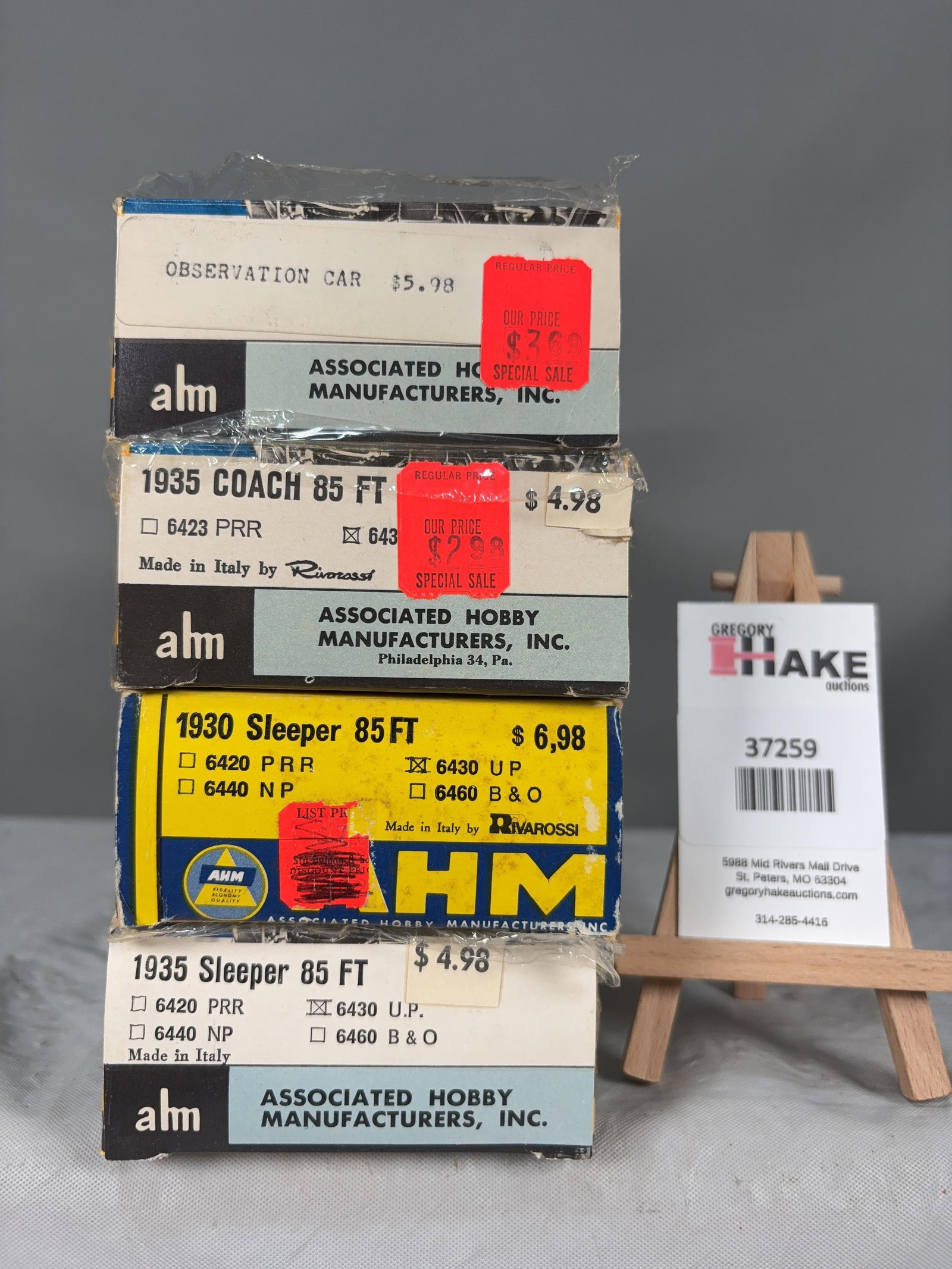4 AHM Union Pacific Observation, Sleeper & Coach Cars w/OB: 4 AHM Union Pacific Observation, Sleeper & Coach Cars w/OB.�Please see photos for details, C9. Size 14x4x7