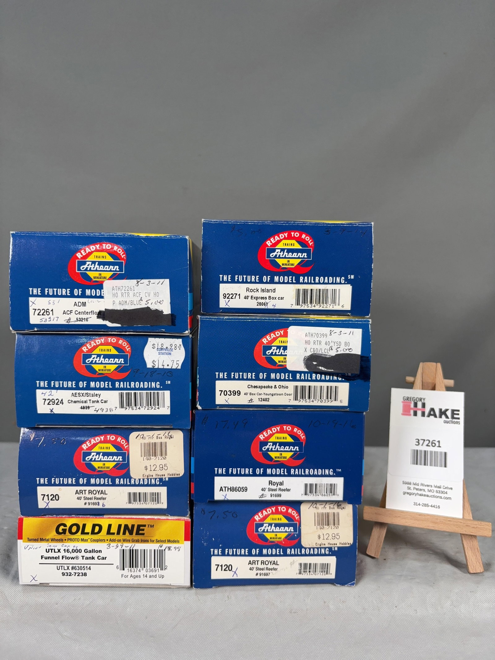 7 Athearn, 1 Walthers Freight Cars w/OB: 7 Athearn, 1 Walthers Freight Cars w/OB.�Please see photos for details. � Size 11x8x8