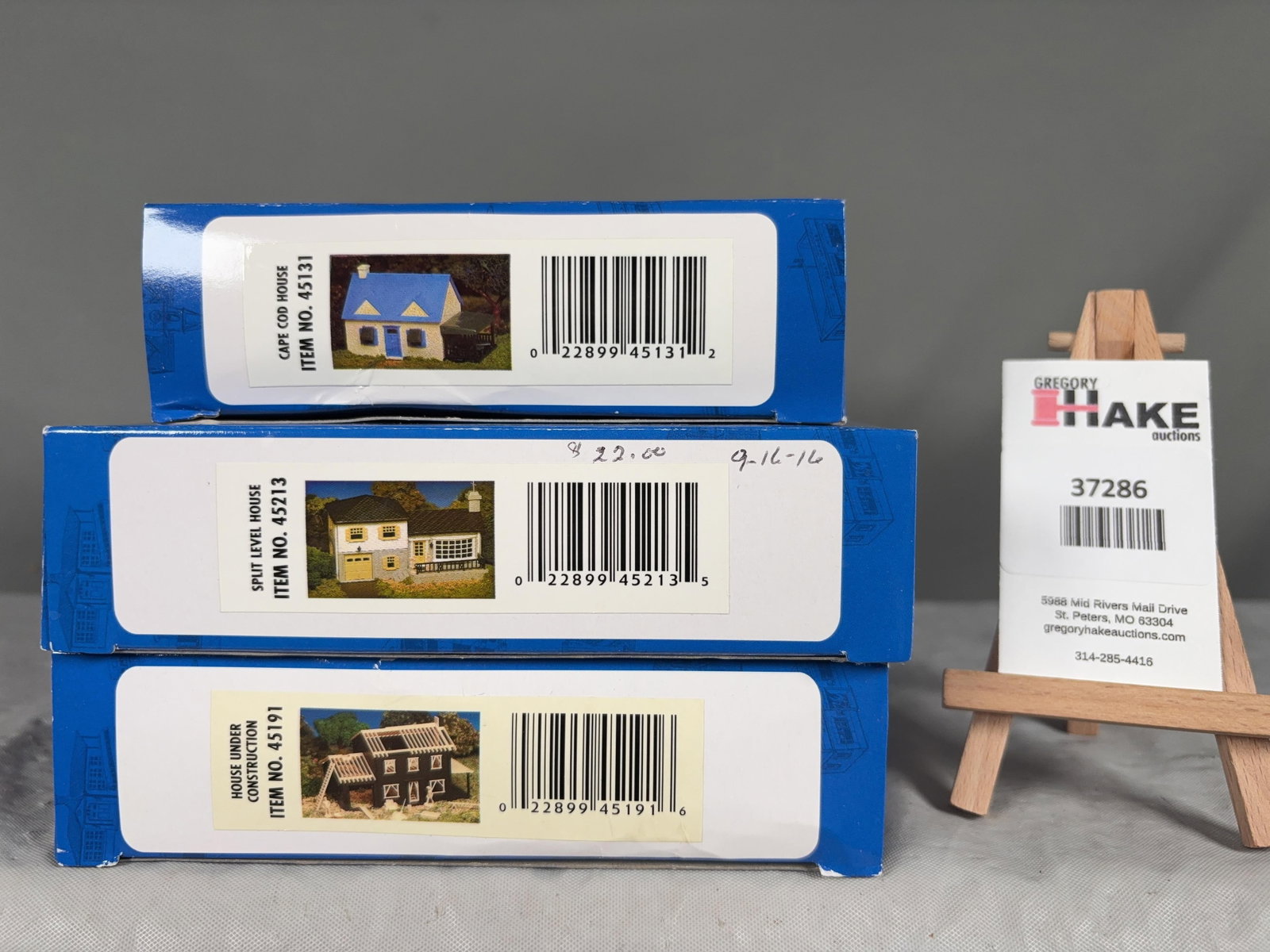 3 Plasticville House Model Kits w/ OB Cape Cod, Split Level, House Under Construction: 3 Plasticville House Model Kits w/ OB Cape Cod 45131, Split Level 45213, House Under Construction 45191, C9. � Size 11x7x5