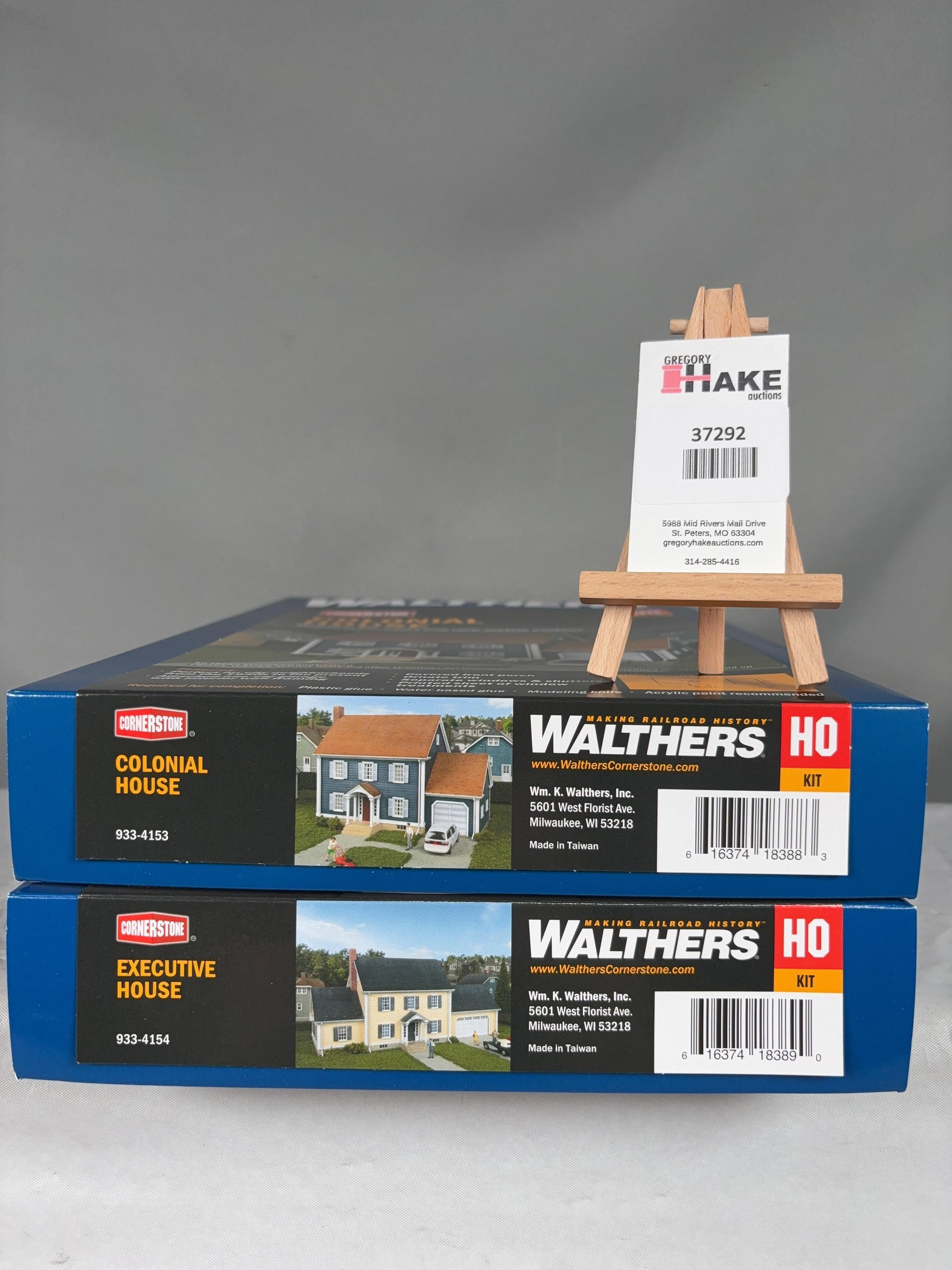 2 Walthers Cornerstone Home Building Kits w/OB: 2 Walthers Cornerstone Home Building Kits w/OB. Colonia House 933-4153, Executive House 933-4514, C9. � Size 15x11x5