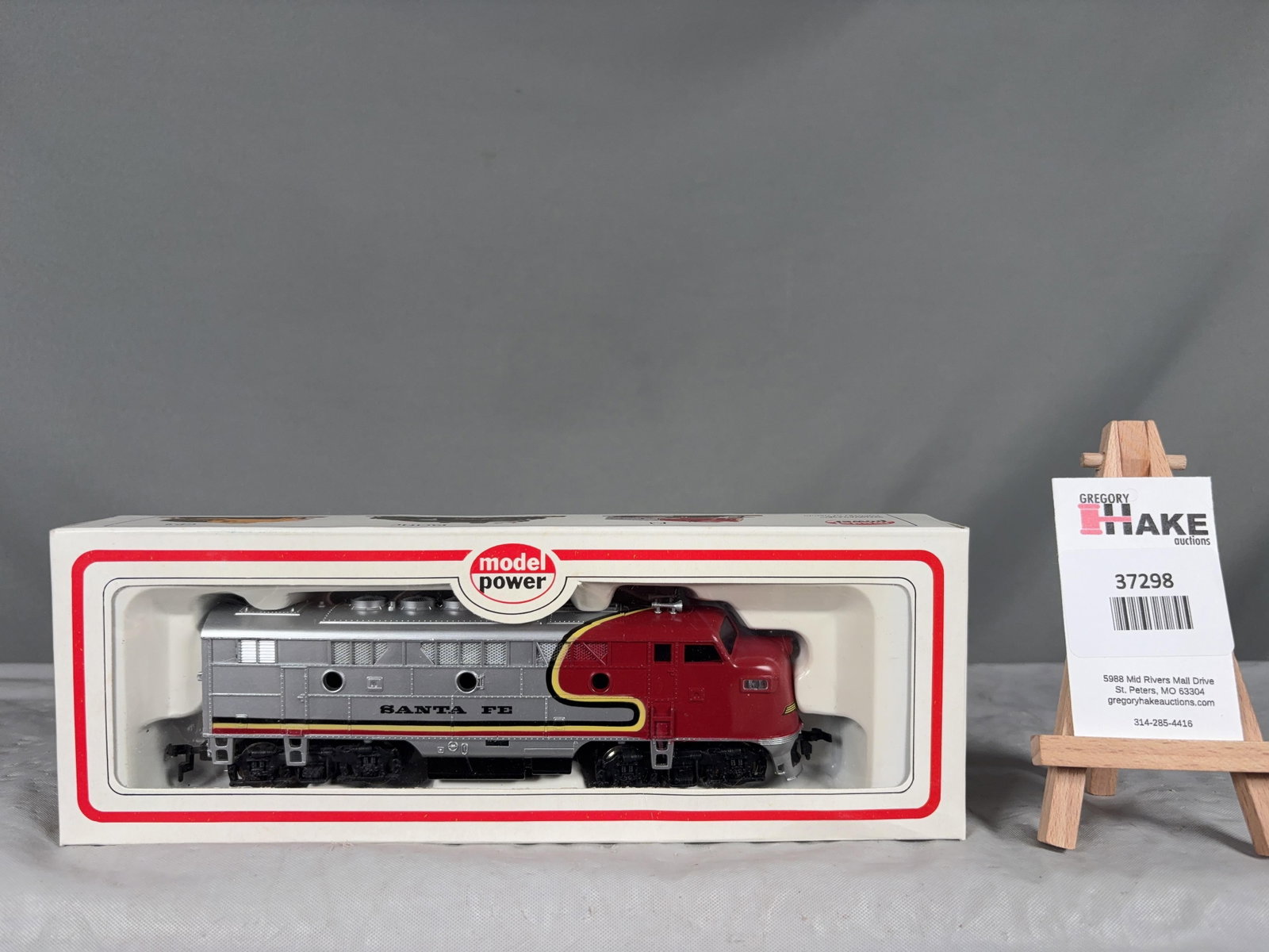 Model Power F3 Stanta Fe Locomotive - Dummy 6731 - 2