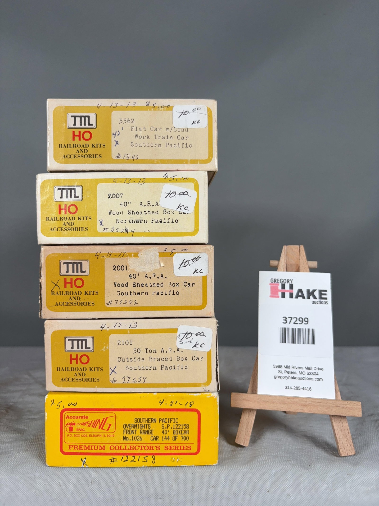 4 TML & 1 Accurate Finishing Freight Cars w/OB: 4 TML & 1 Accurate Finishing Freight Cars w/OB. Please see photos for details � Size 9x4x8