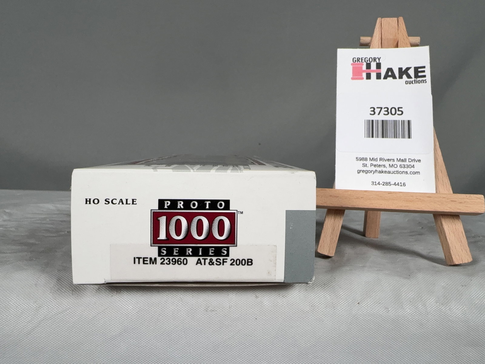 Proto 1000 Series F3B Powered Locomotive AT&SF 200B 23960 w/OB: Proto 1000 Series F3B Powered Locomotive AT&SF 200B 23960 w/OB, C9. � Size 10x4x2