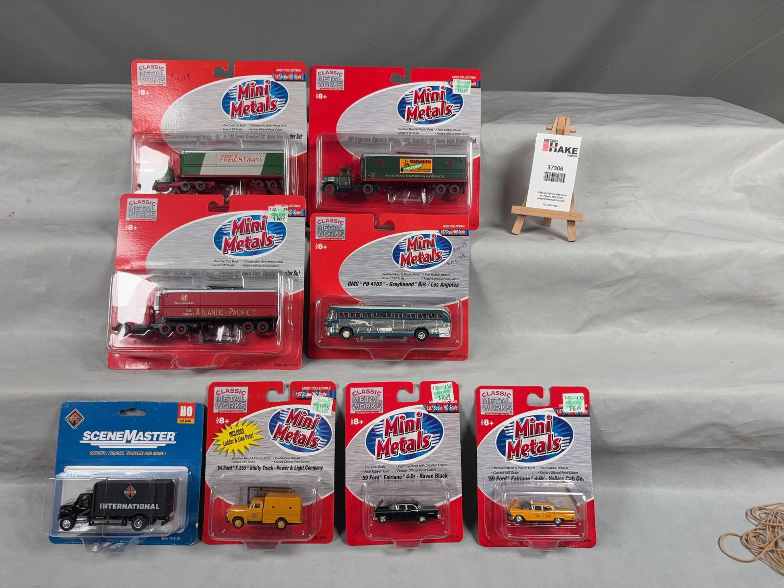 8 Mini Metals & Scene Master Trucks, Bus, Vehicles in original packaging. (1 of 2)