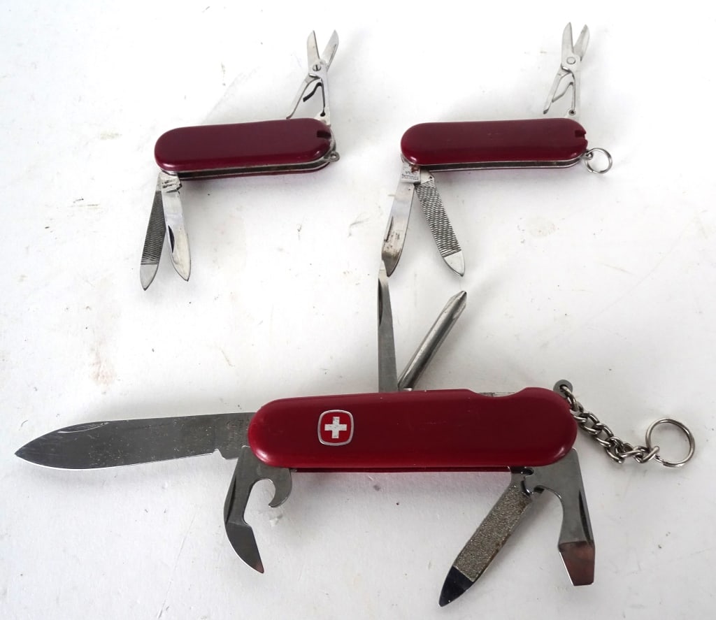 Small Swiss Army Knives (3): Small Swiss Army Knives (3)