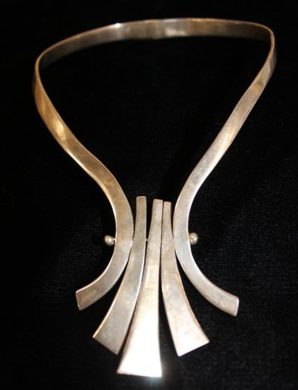 Sterling Signed Choker NecklaceOz. 3.9 oz.: Sterling Silver Choker Necklace. Stamped 925. Mexico To-ed . Dimensions: 8 inches x 5 inches Condition:Good Please feel free to ask for a condition report. Expand photos to see additional details Plea