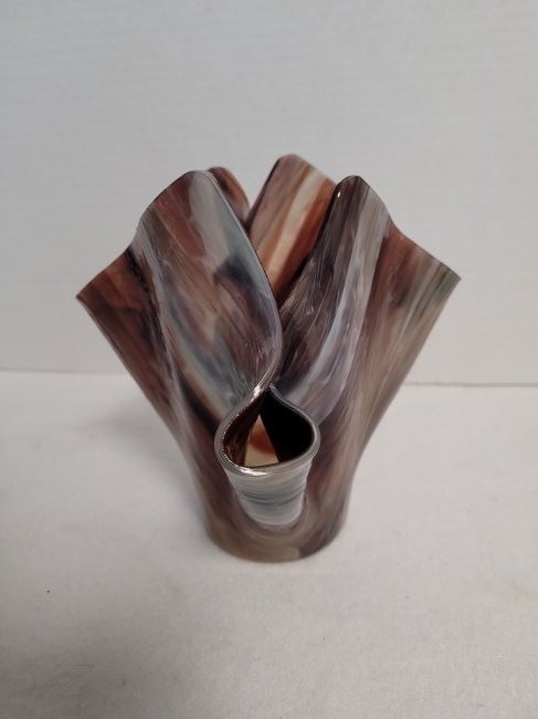 Vase in the Style of Dale Chihulay Signed: Handkerchief vase in the style of Dale Chihuly signed? Provenance from a NJ Collector. Dimensions: 5" inches wide & vase 6 inches tall. Condition: Fine. Please feel free to ask for a condition report.