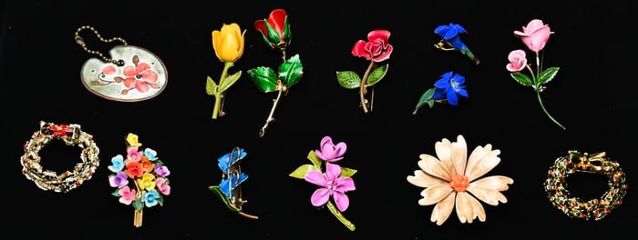Lot of Flower and Wreath Jewelry