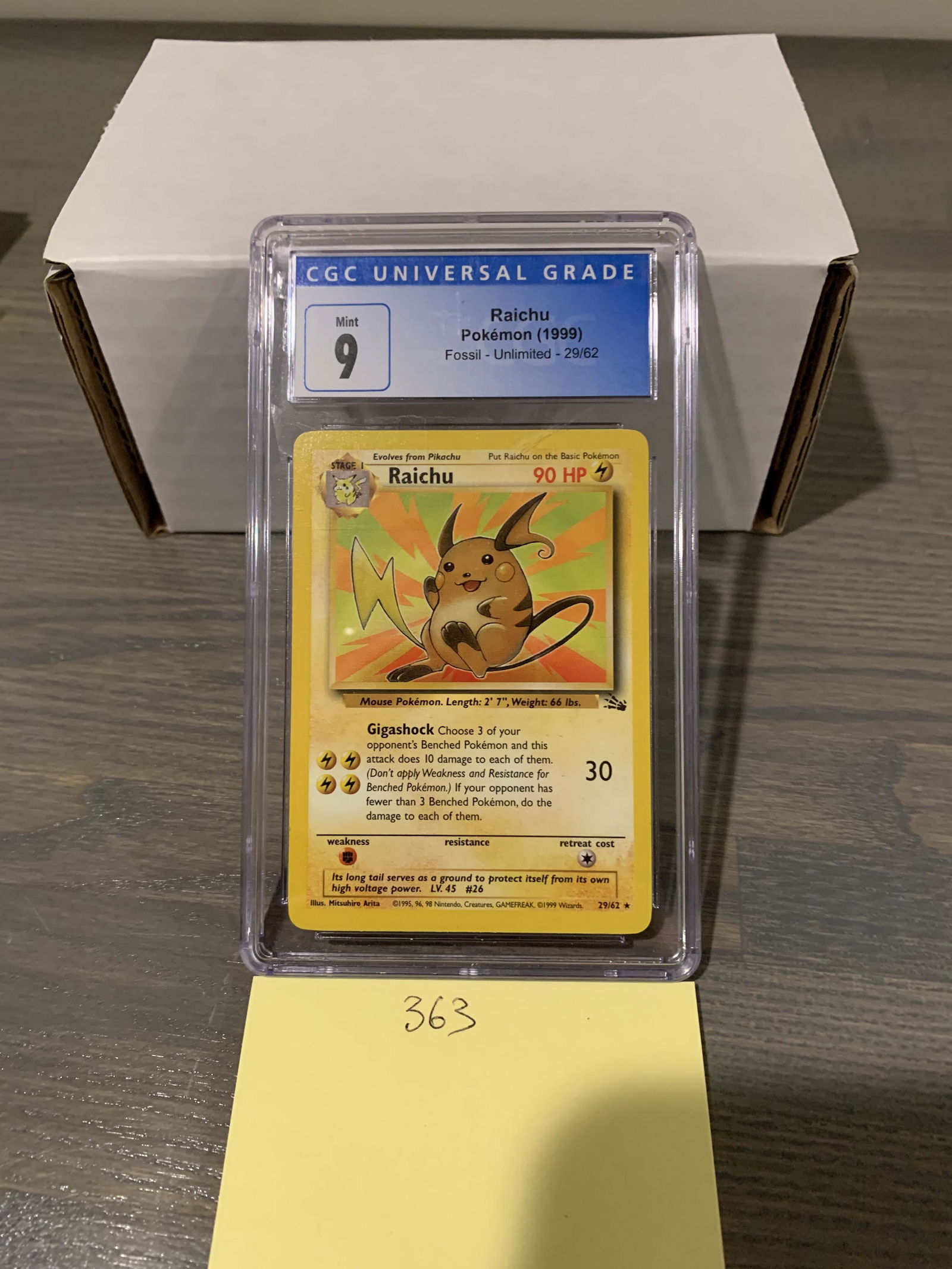Raichu Vintage Pokemon card (1 of 2)