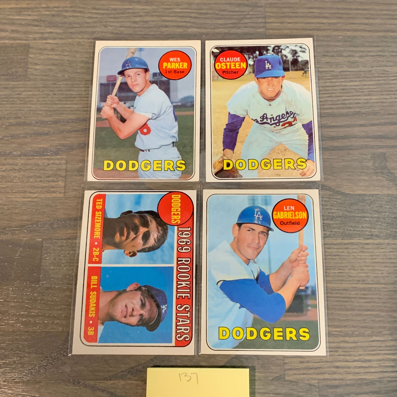 Topps 69' Dodgers Baseball cards (1 of 2)
