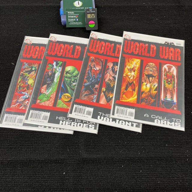 DC New 52 World War Comic Lot (1 of 1)