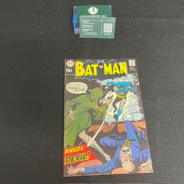 Batman 216 Bronze Age Batman: We are a veteran owned company. Please look at the pictures carefully to determine what you believe the condition of collectible is. We are currently accepting consignments. Email us a aeronhouse1994@