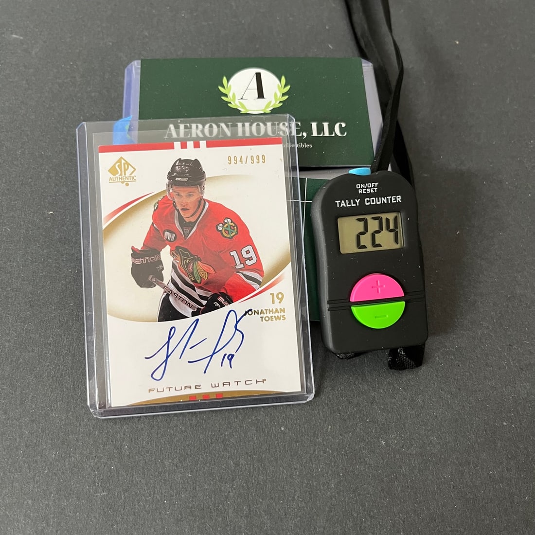 Jonathan Toews 2007-08 UD SP Authentic RC Auto 994/999 (1 of 3)