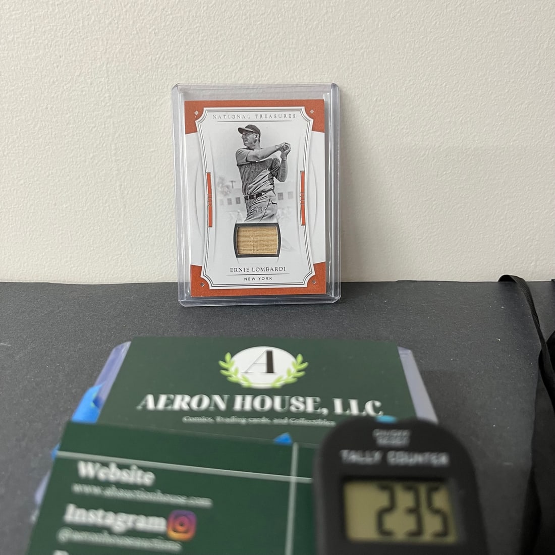 Ernie Lombardi Donruss National Treasures GU Bat 16/25: Ernie Lombardi Game Use Bat Piece from Donruss National Treasures. The card is numbered just 16/25. We are a veteran owned company. Please look at the pictures carefully to determine what you believe 