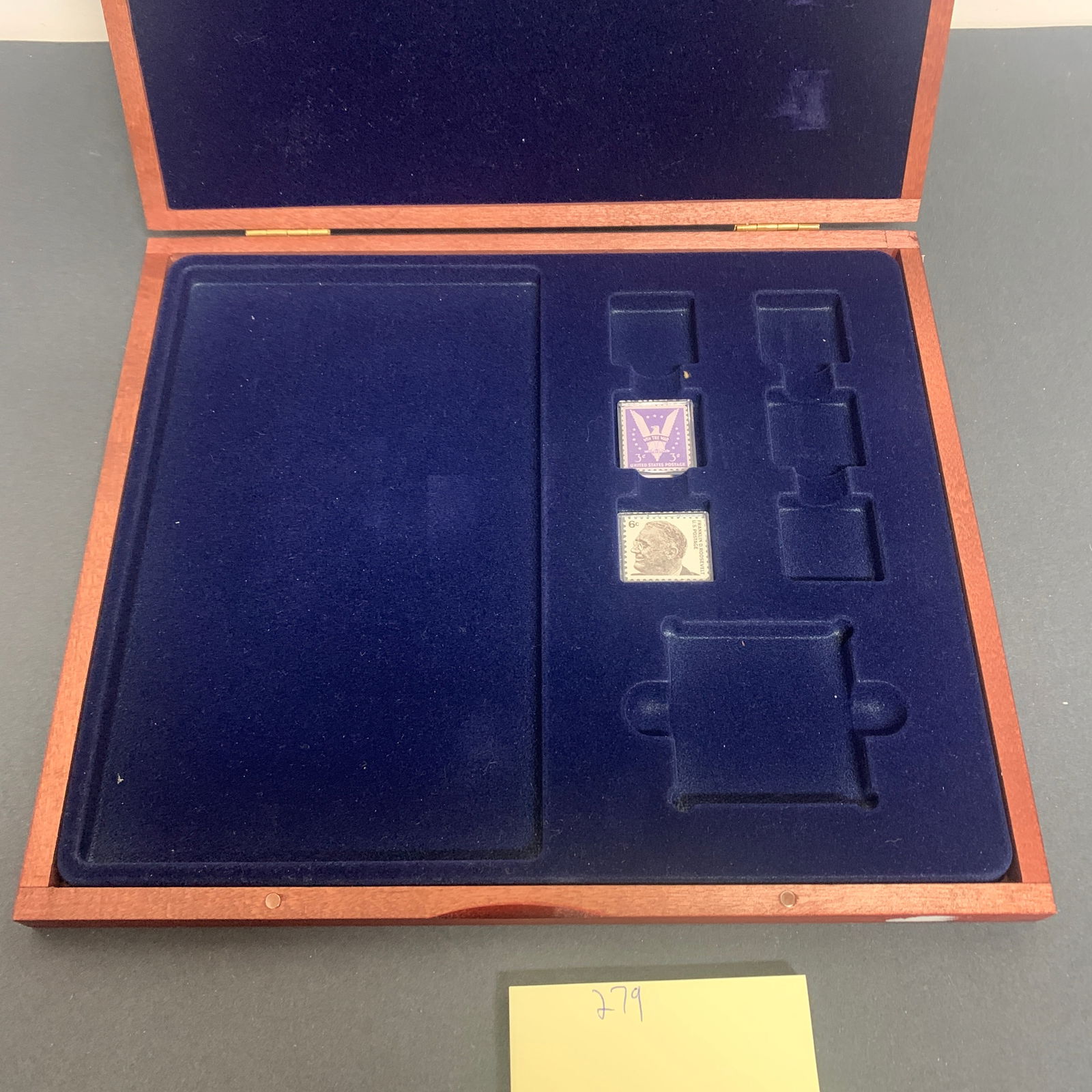 Rare Win the war 3c & Franklin Roosevelt 6c Stamp (1 of 3)