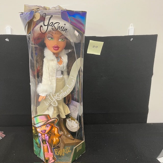 Yasmin Bratz Limited Giant Doll NIB w/COA (1 of 10)