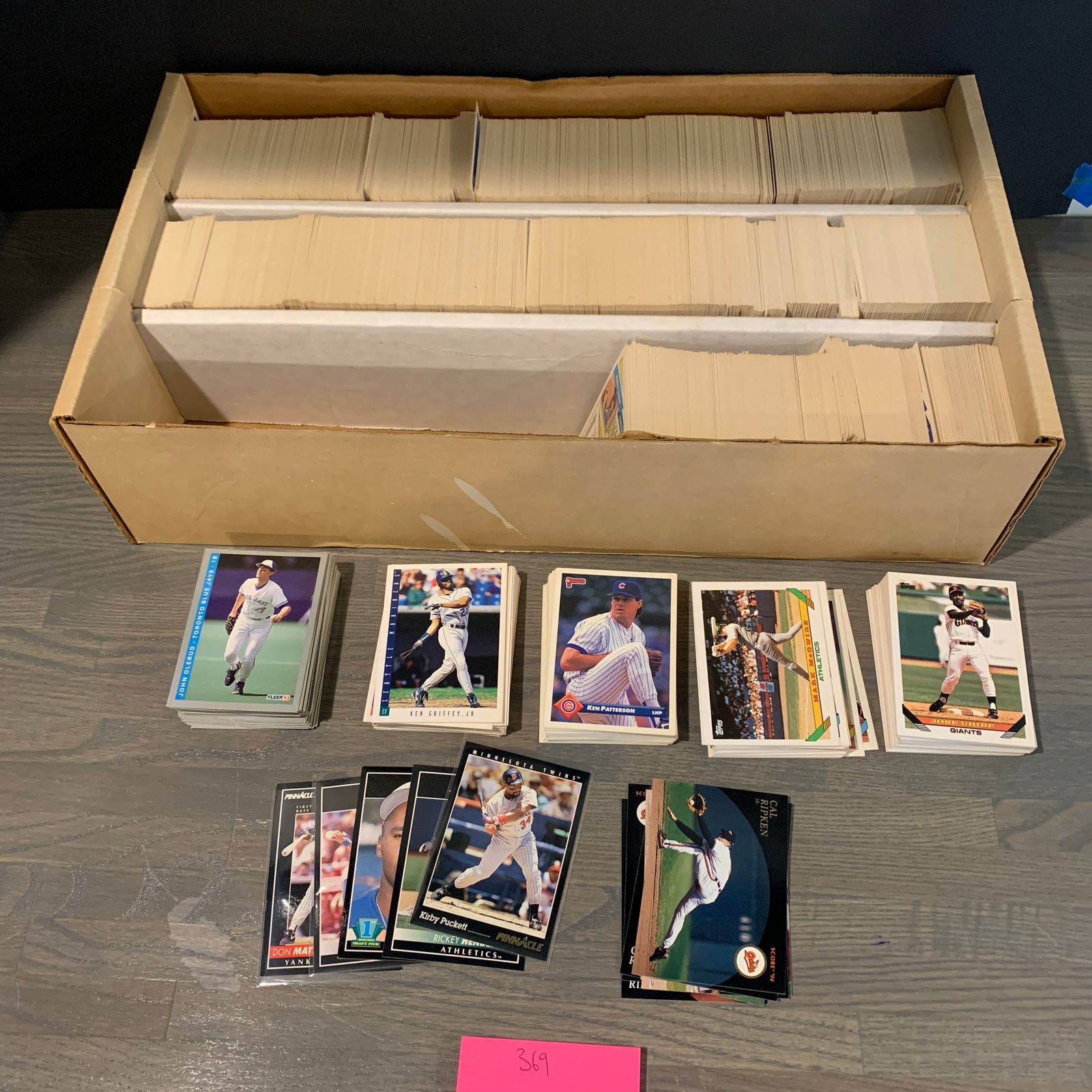 Unsearch box of 1000s of baseball cards (1 of 2)