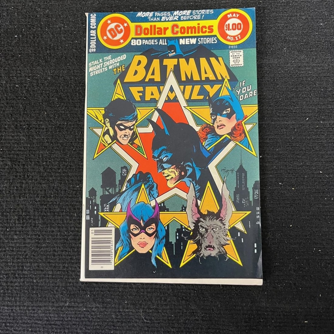 Batman Family 17 DC Bronze Age: Please look at the pictures carefully to determine what you believe the condition of collectible is. We are currently accepting consignments. Email us a aeronhouse1994@gmail.com or visit our website, 