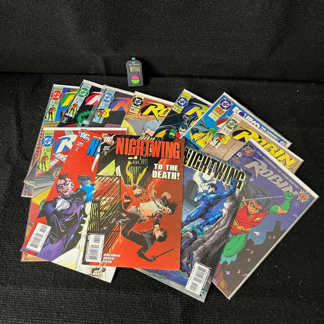 DC Comic Lot w/ Robin & Arak + (1 of 4)