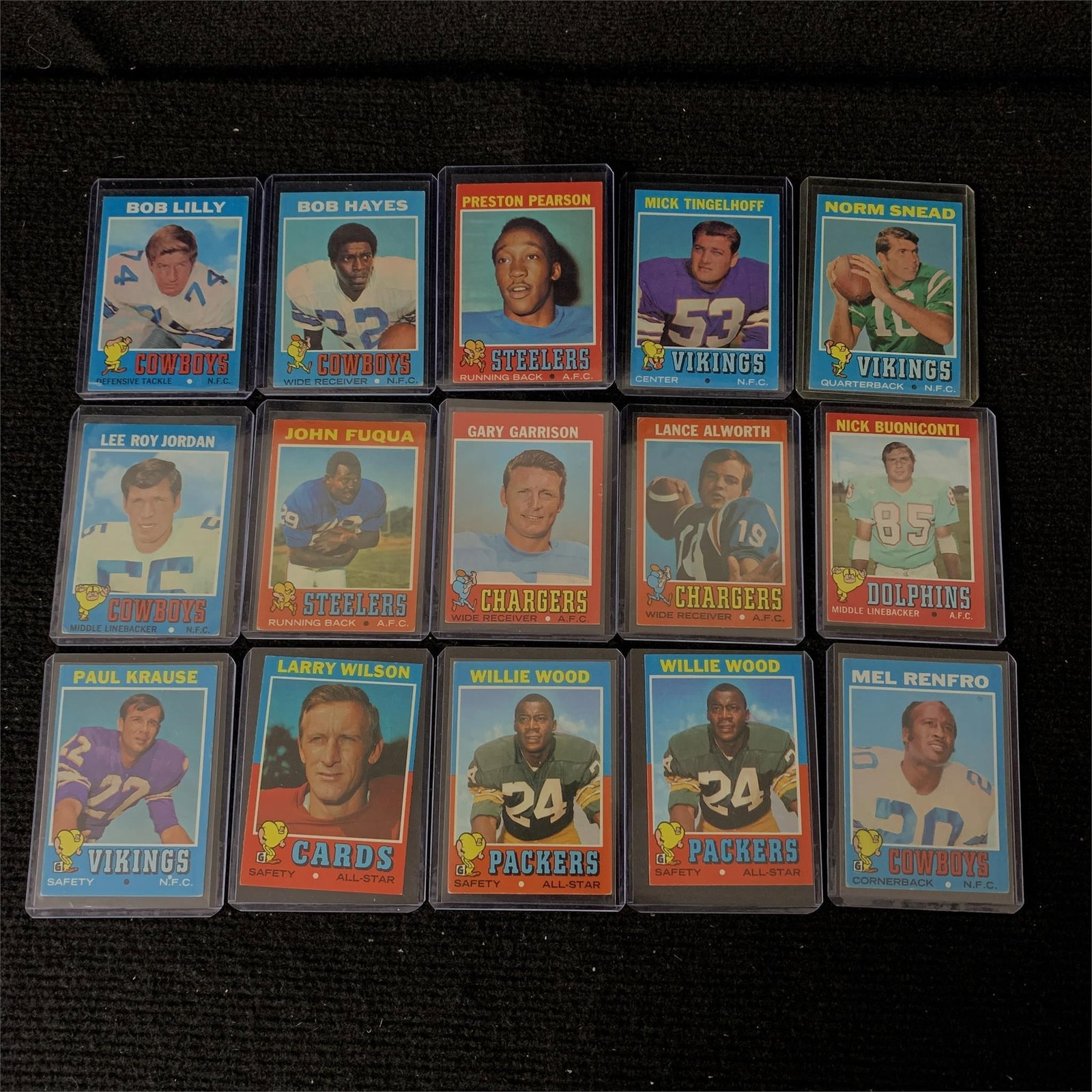 1971 Topps Football Cards, Willie Wood: We are a veteran owned company. Please look at the pictures carefully to determine what you believe the condition of collecitible is. We are currently accepting consignments. Email us a aeronhouse1994